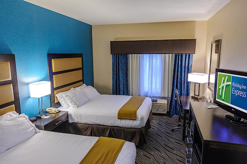 Standard Room with Two Queen Beds - Photo 1