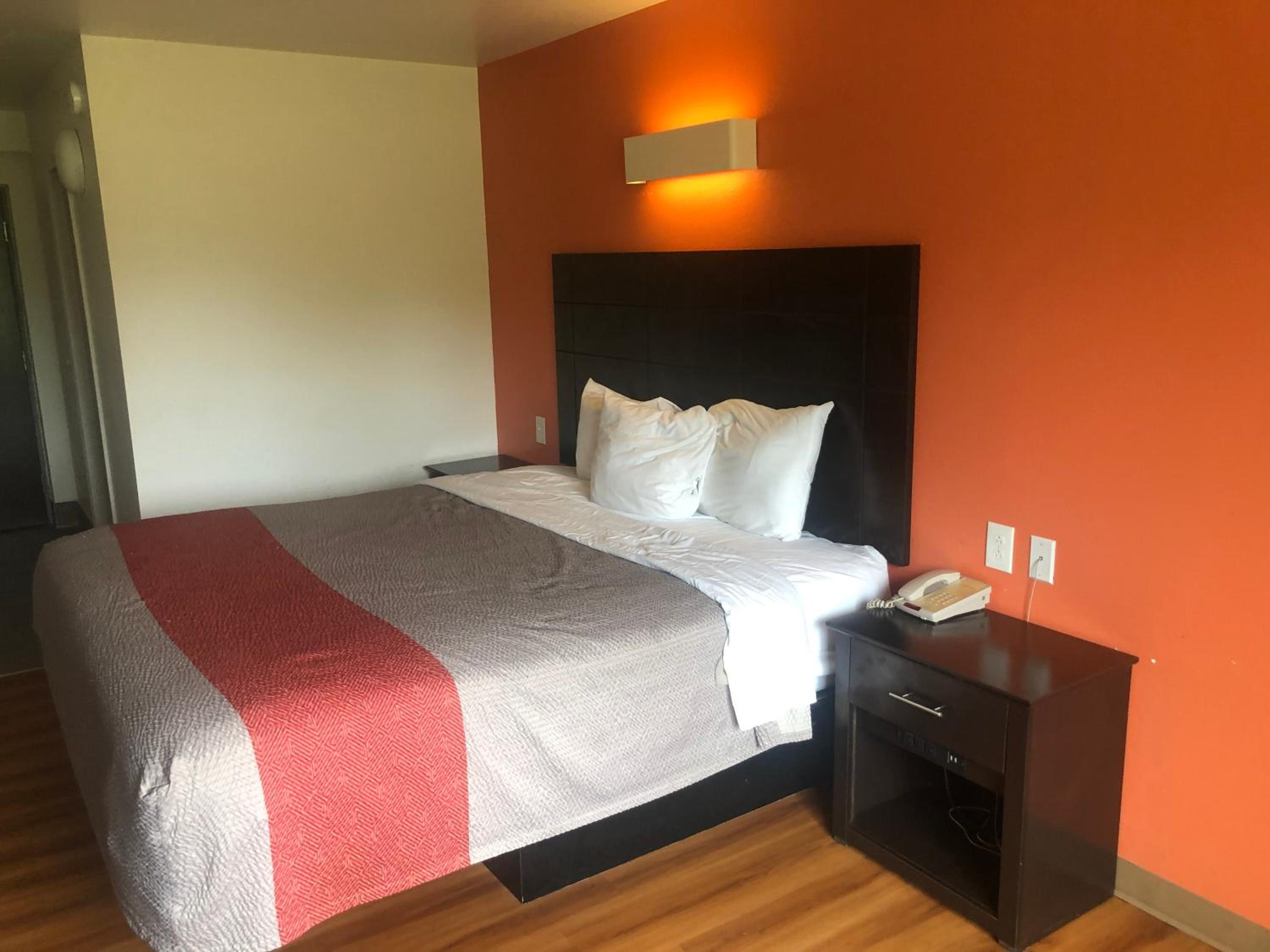 King Room - Non-Smoking - Photo 1