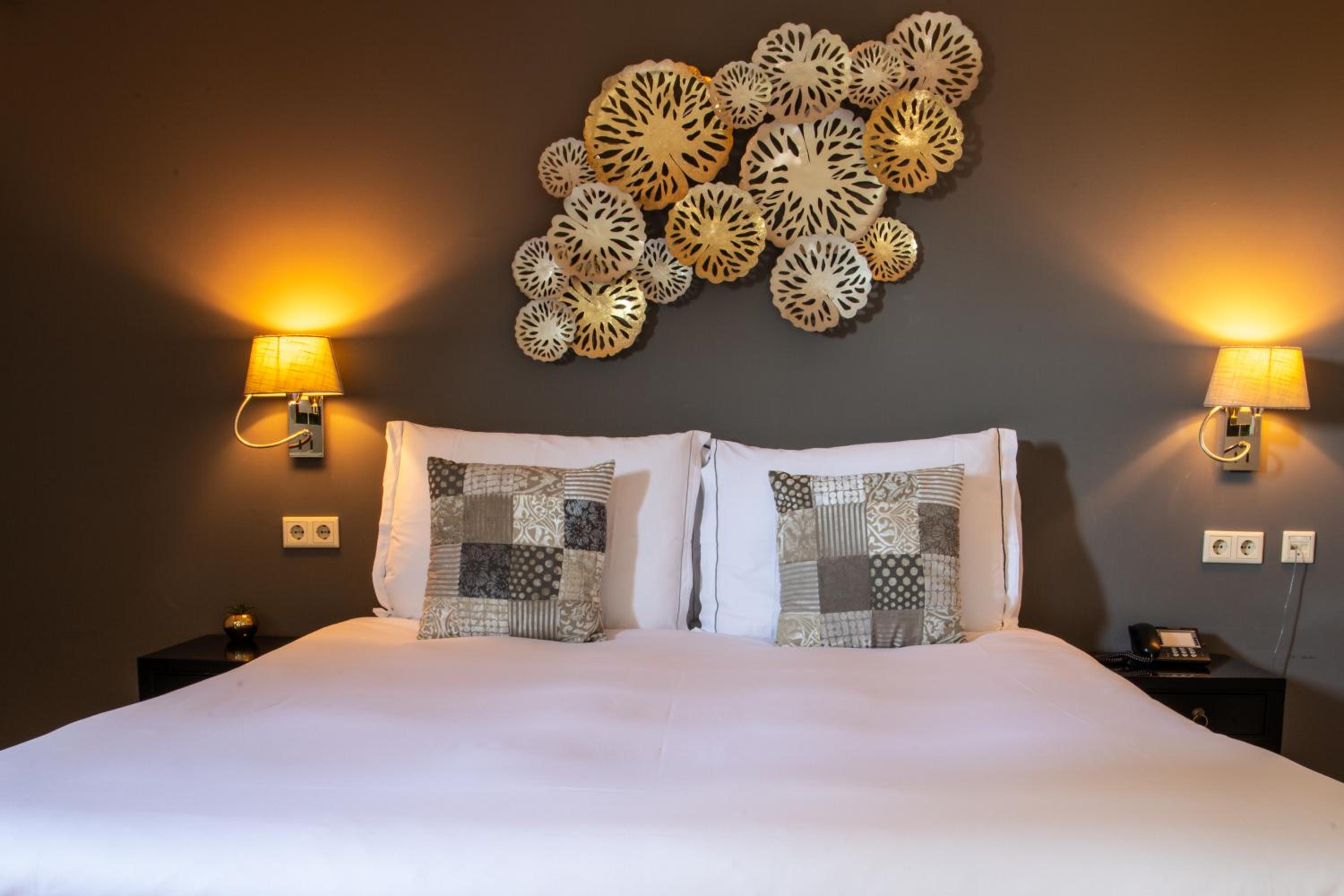 Executive Suite - Photo 2