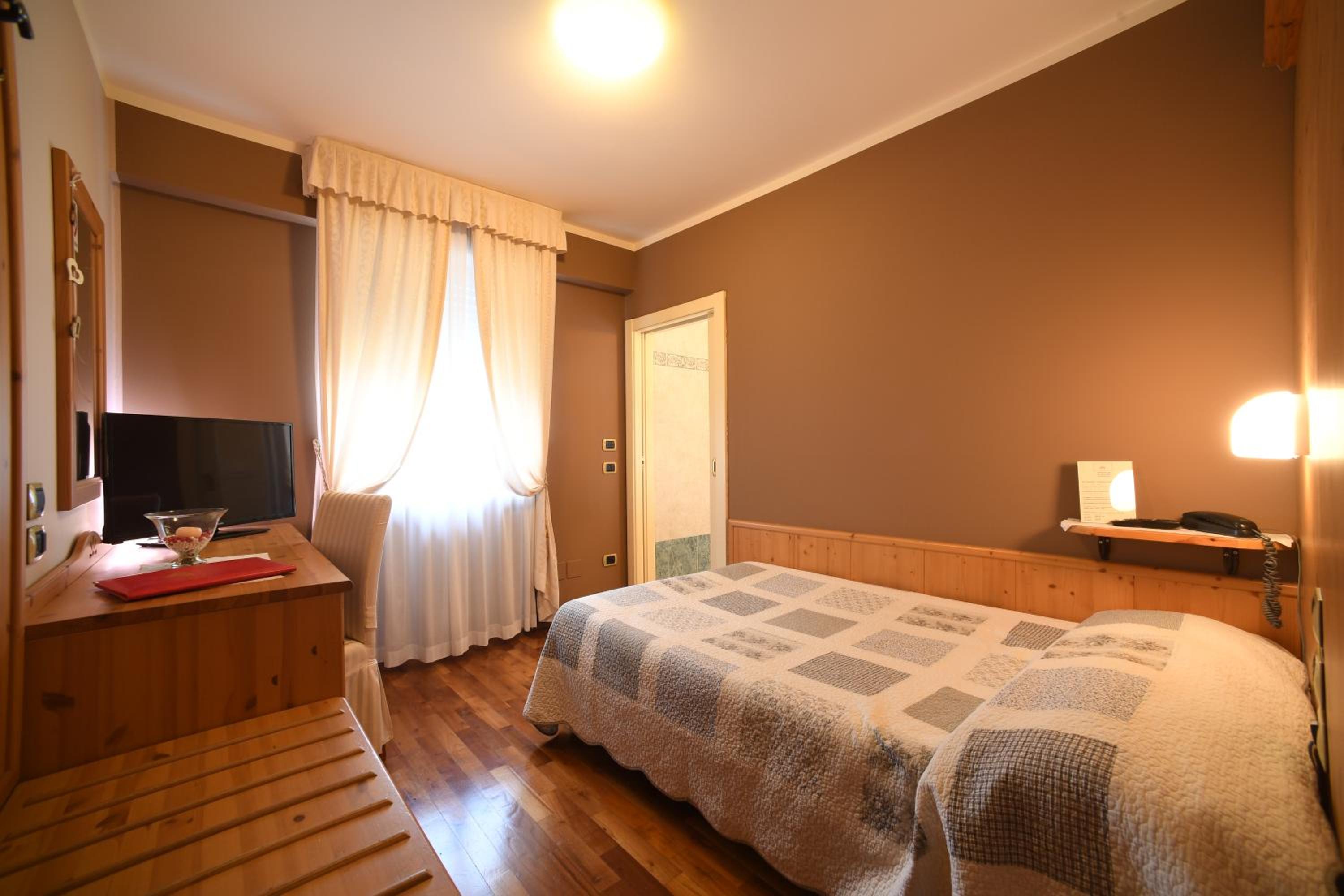 Double or Twin Room - Single Use