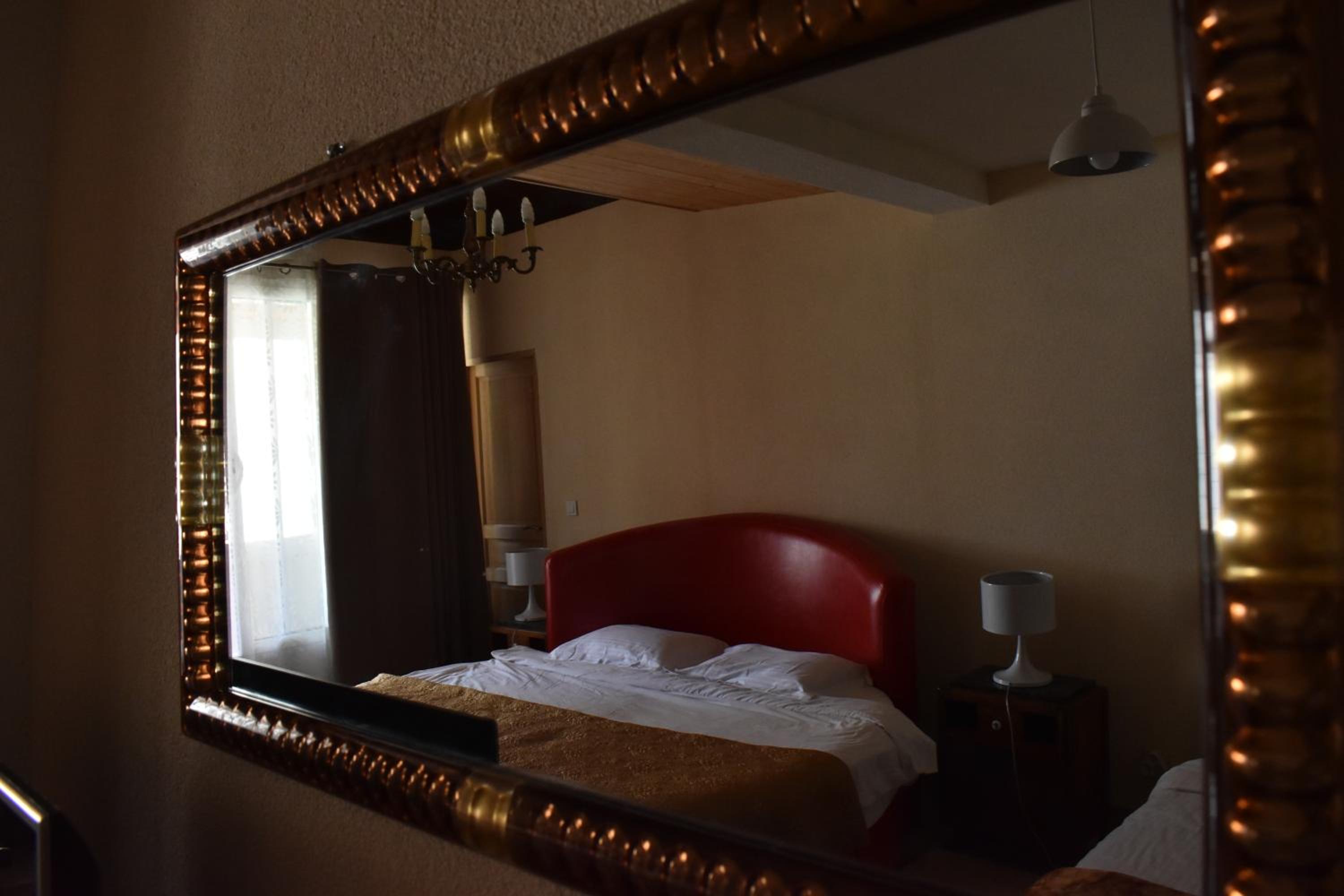 Double Room - Photo 8