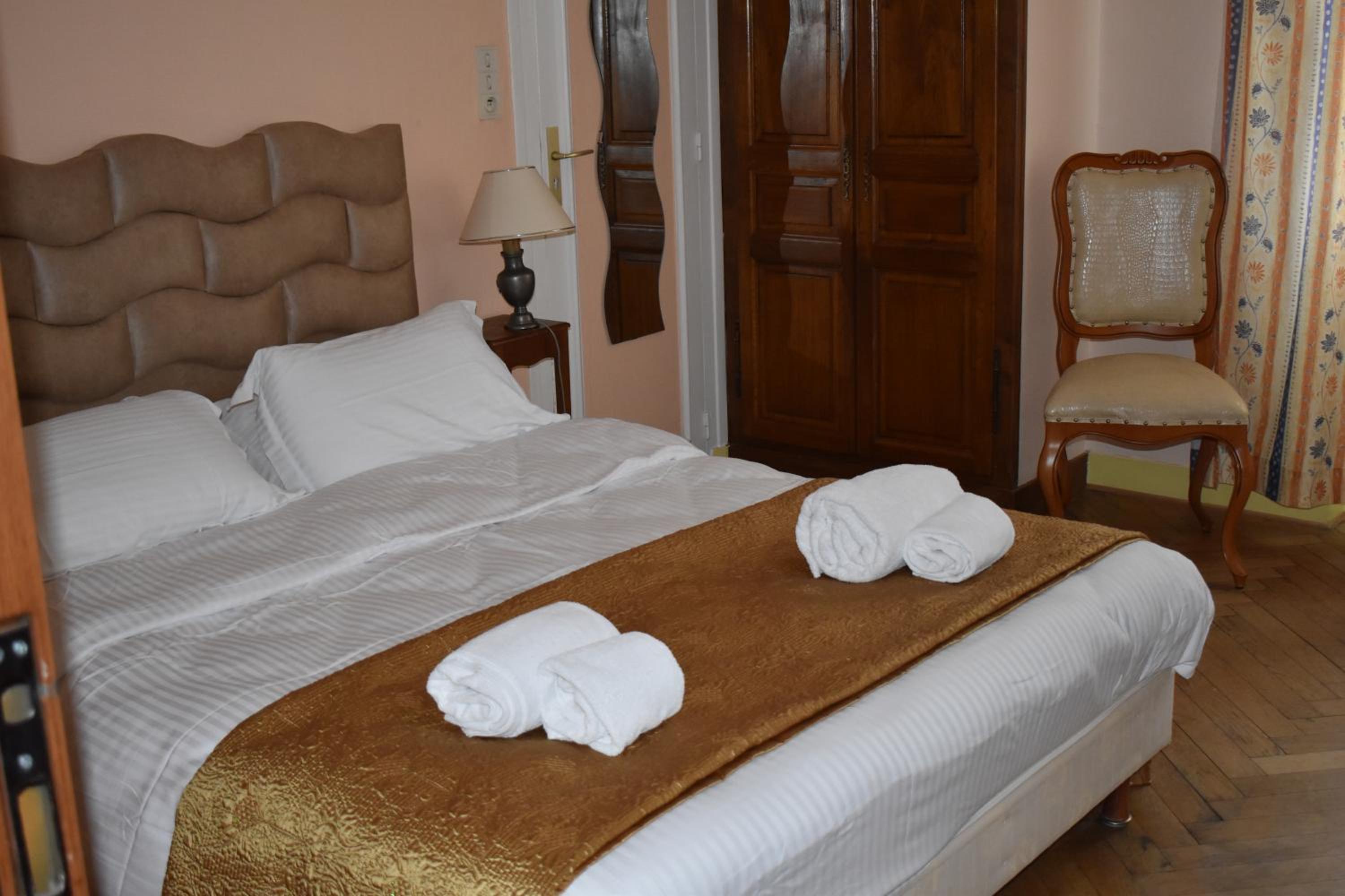 Double Room - Photo 15