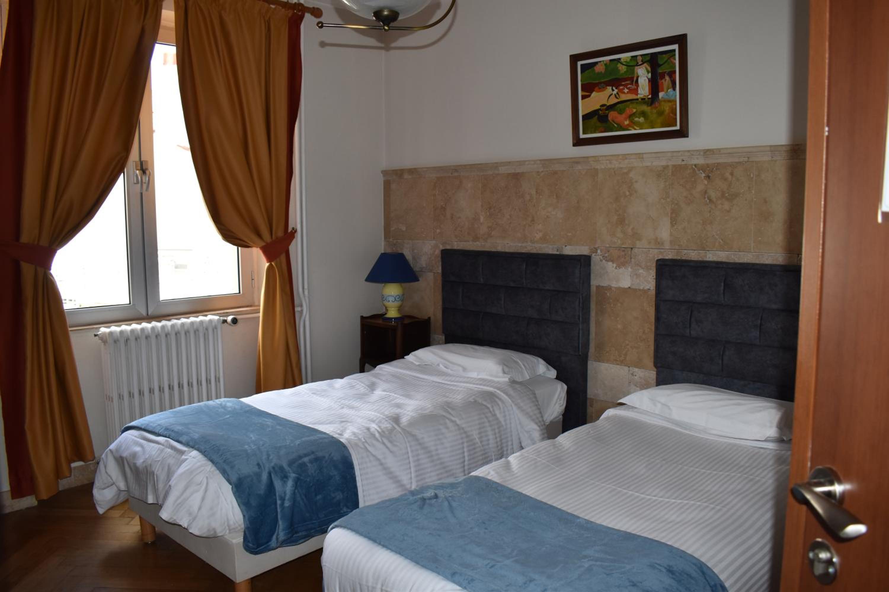 Twin Room - Photo 3