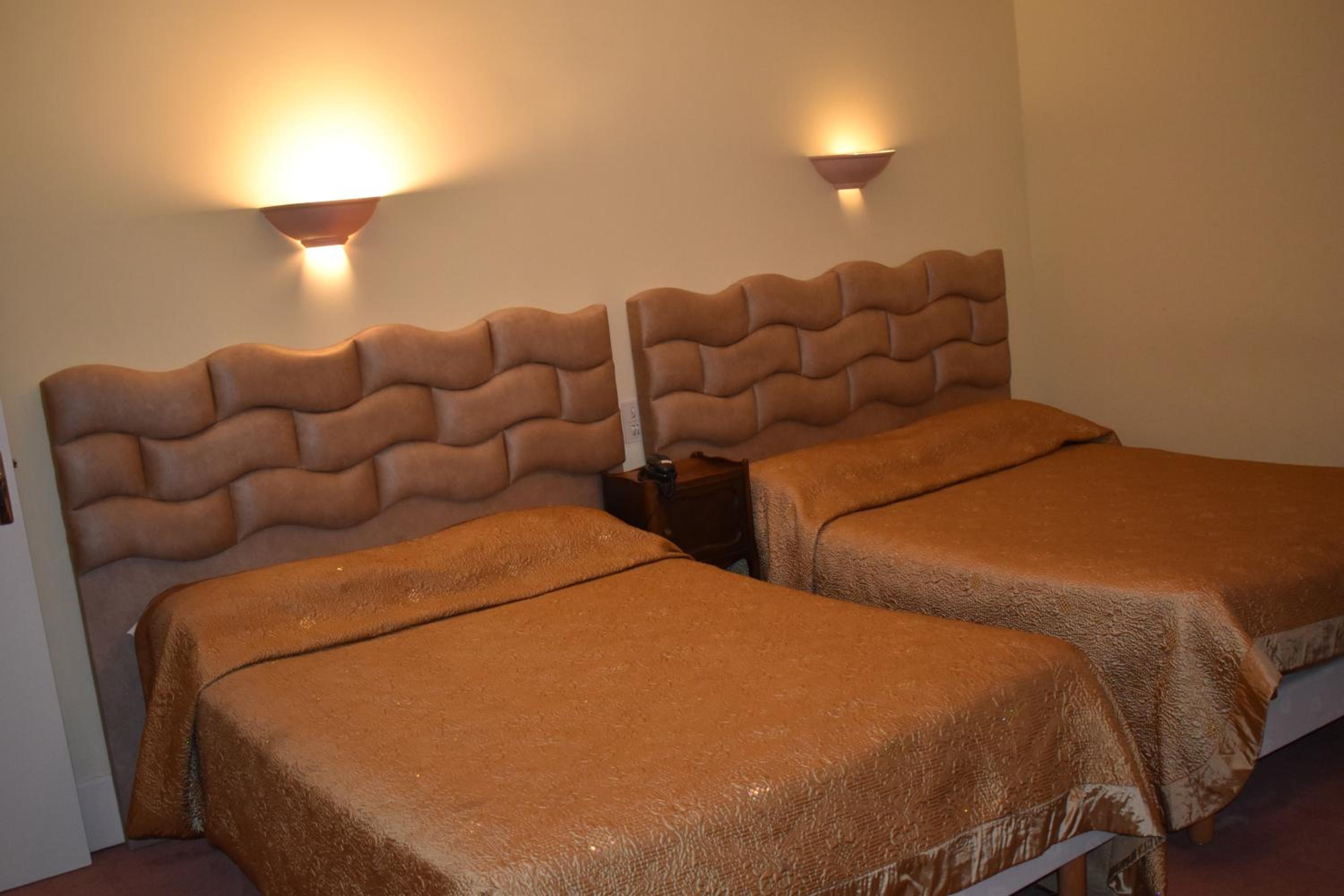 Quadruple Room - Photo 1