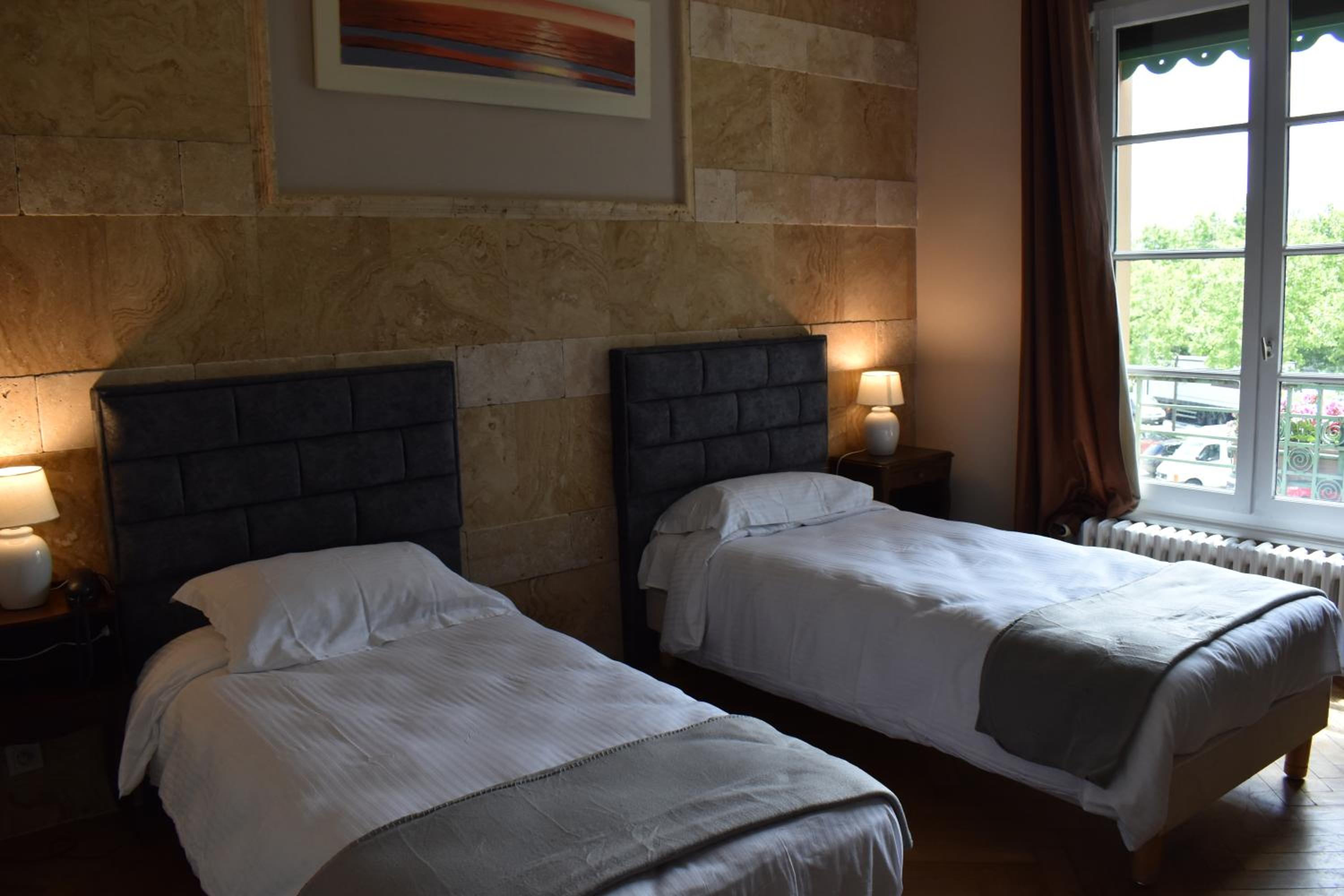 Twin Room - Photo 8