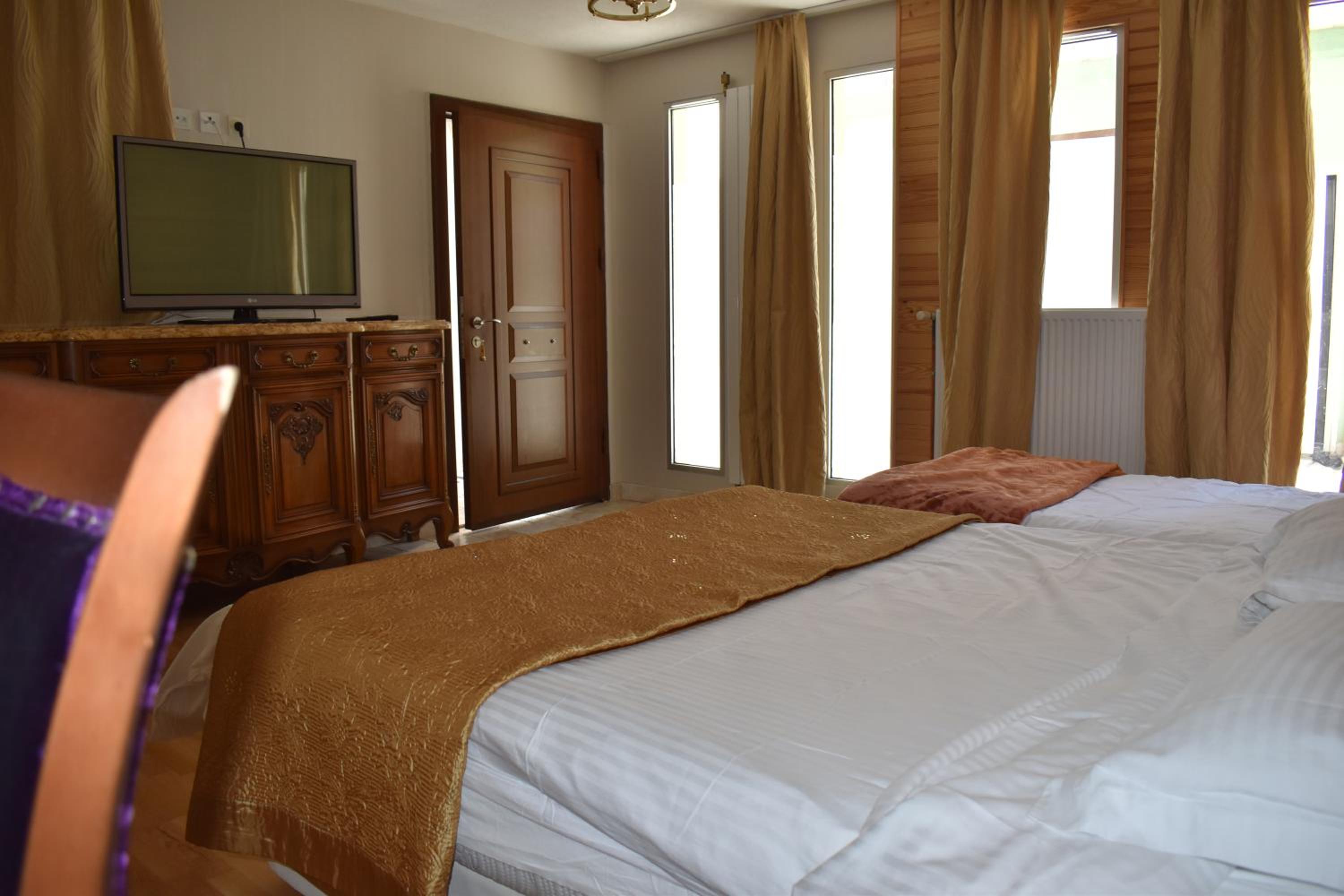 Double Room - Photo 10