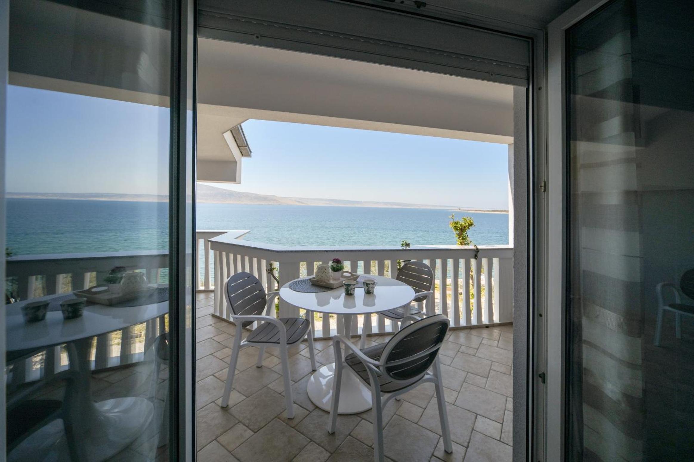 Apartment with Sea View - Photo 12