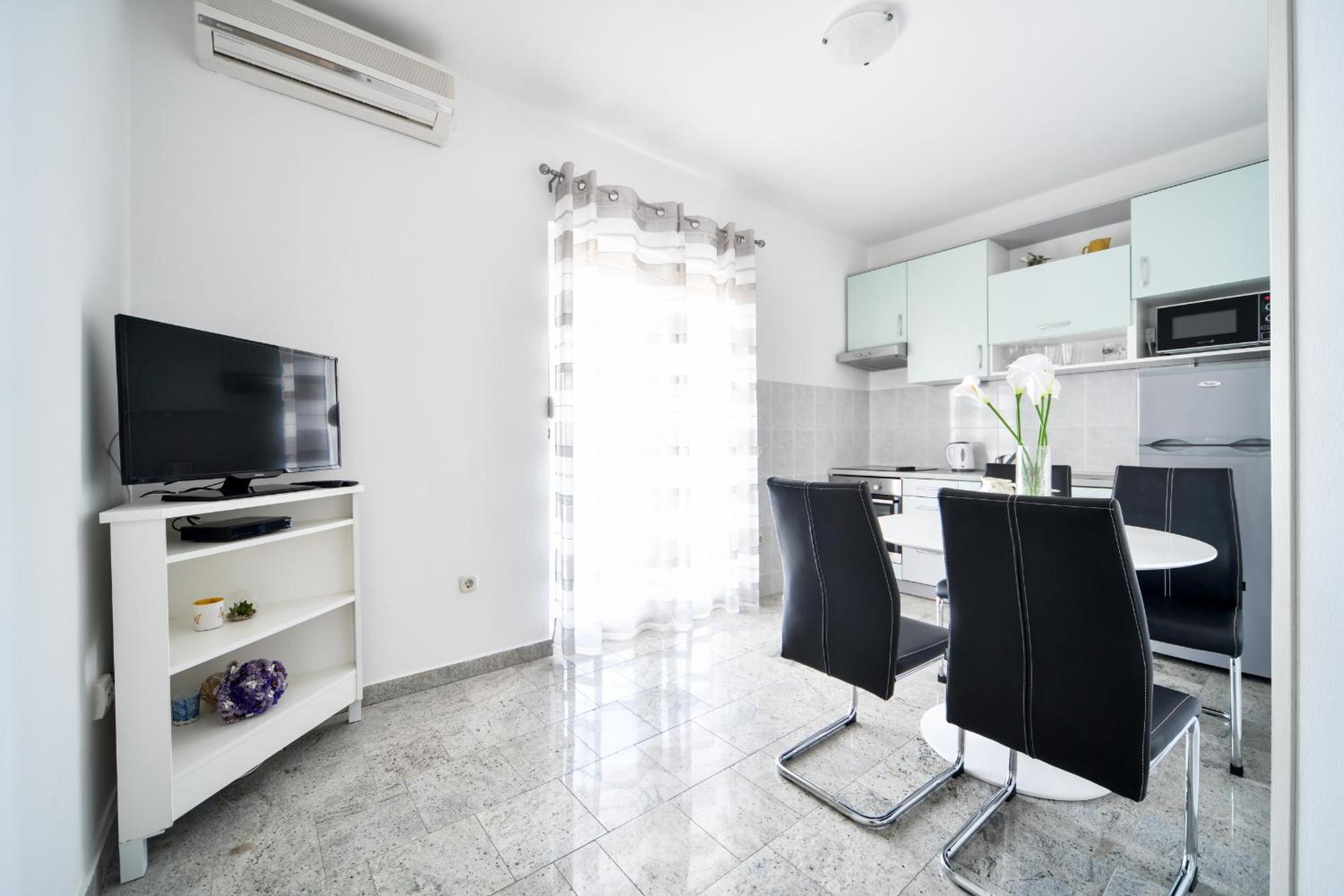Apartment with Sea View - Photo 26
