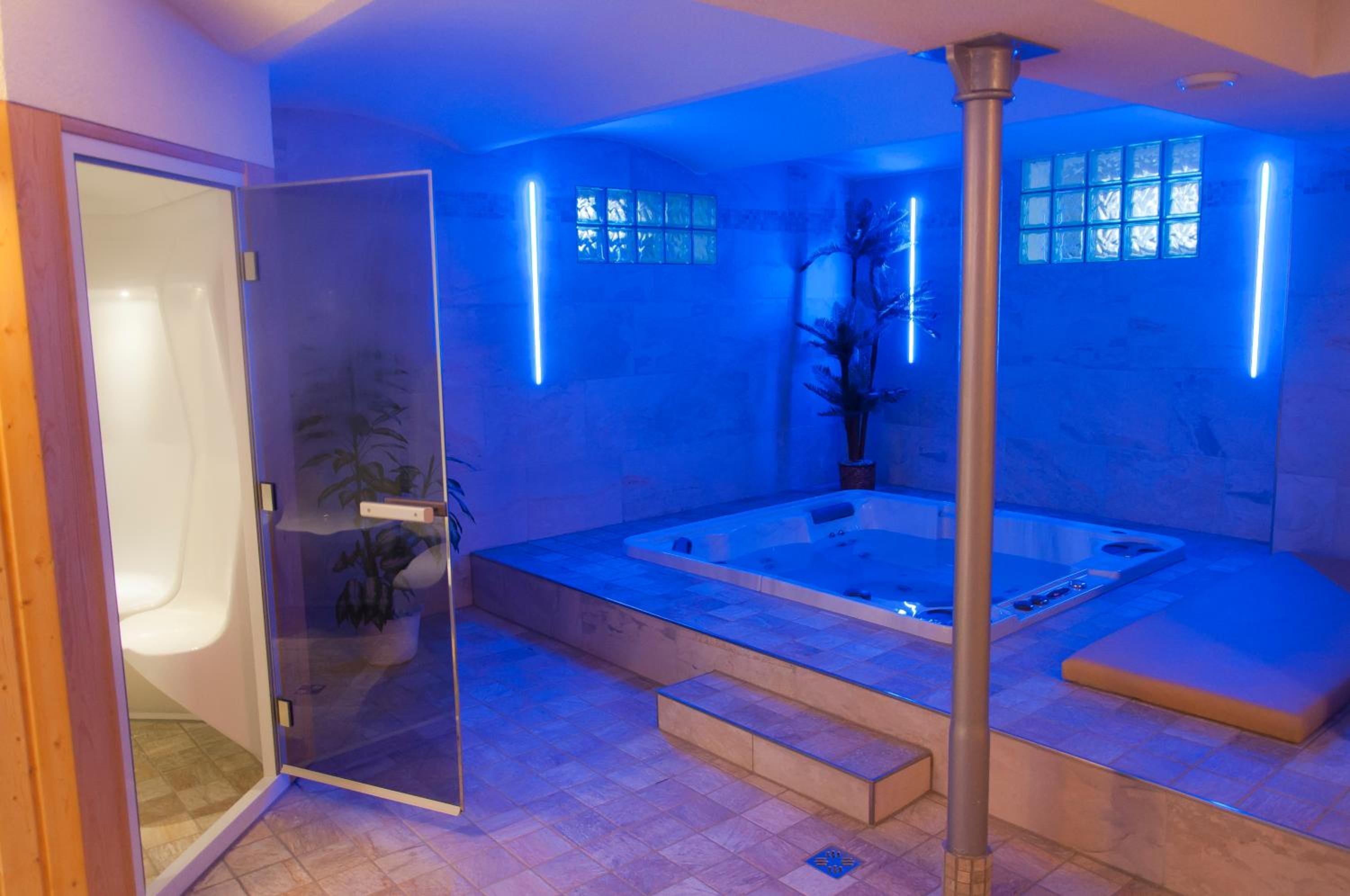 Double or Twin Room with Spa Access - Photo 9