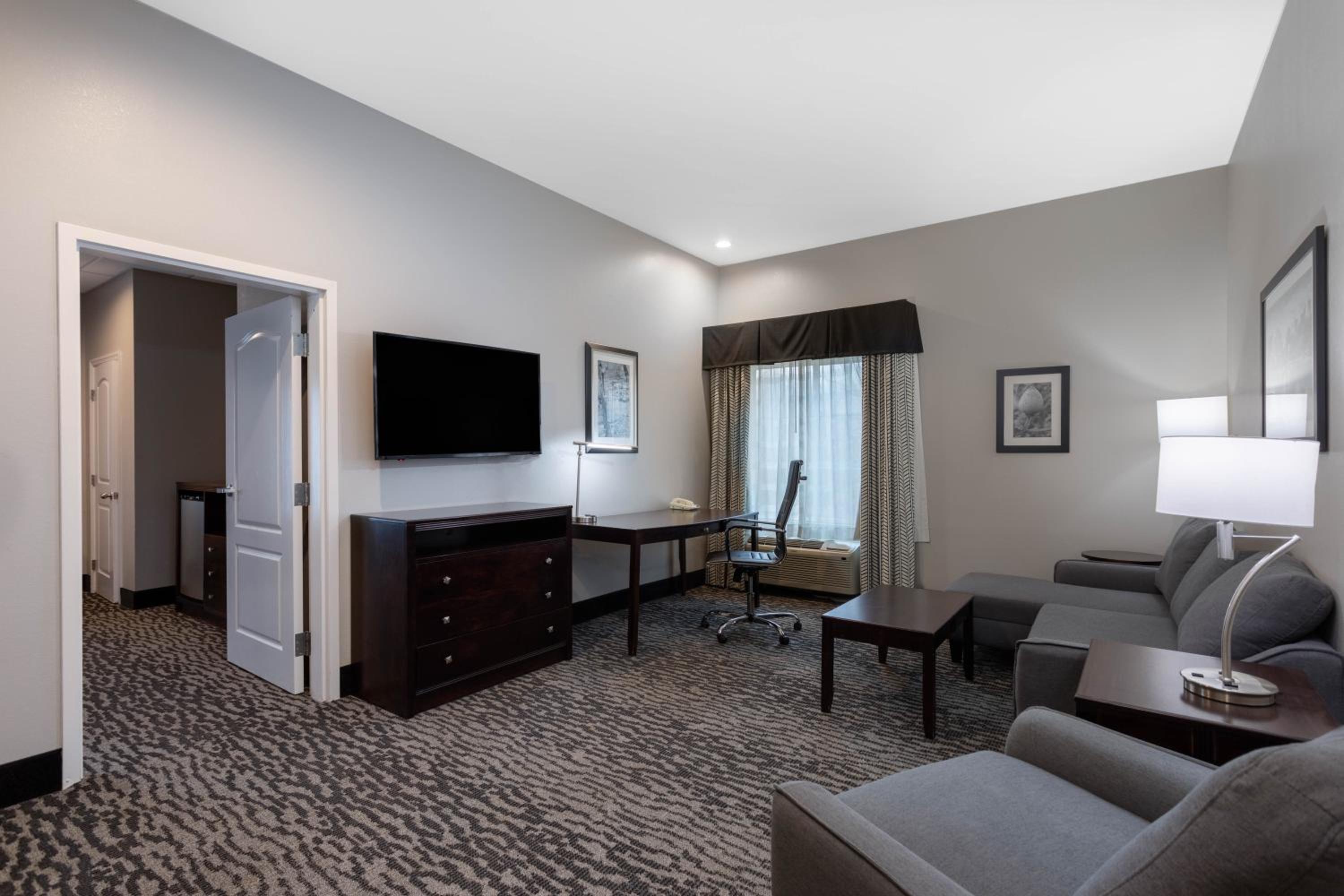 One-Bedroom King Suite - Non-Smoking - Photo 4