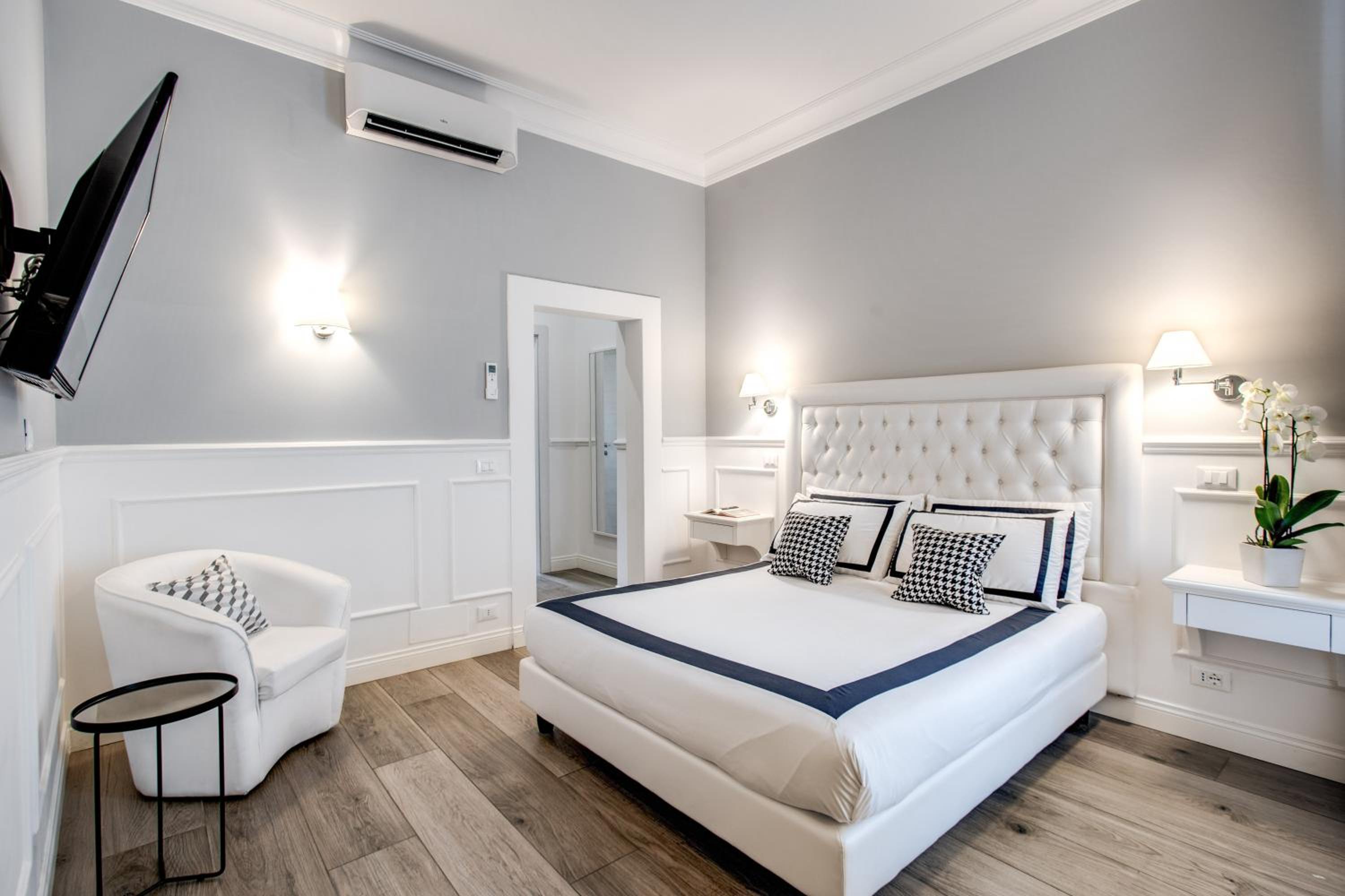 Suite with City View photo 2