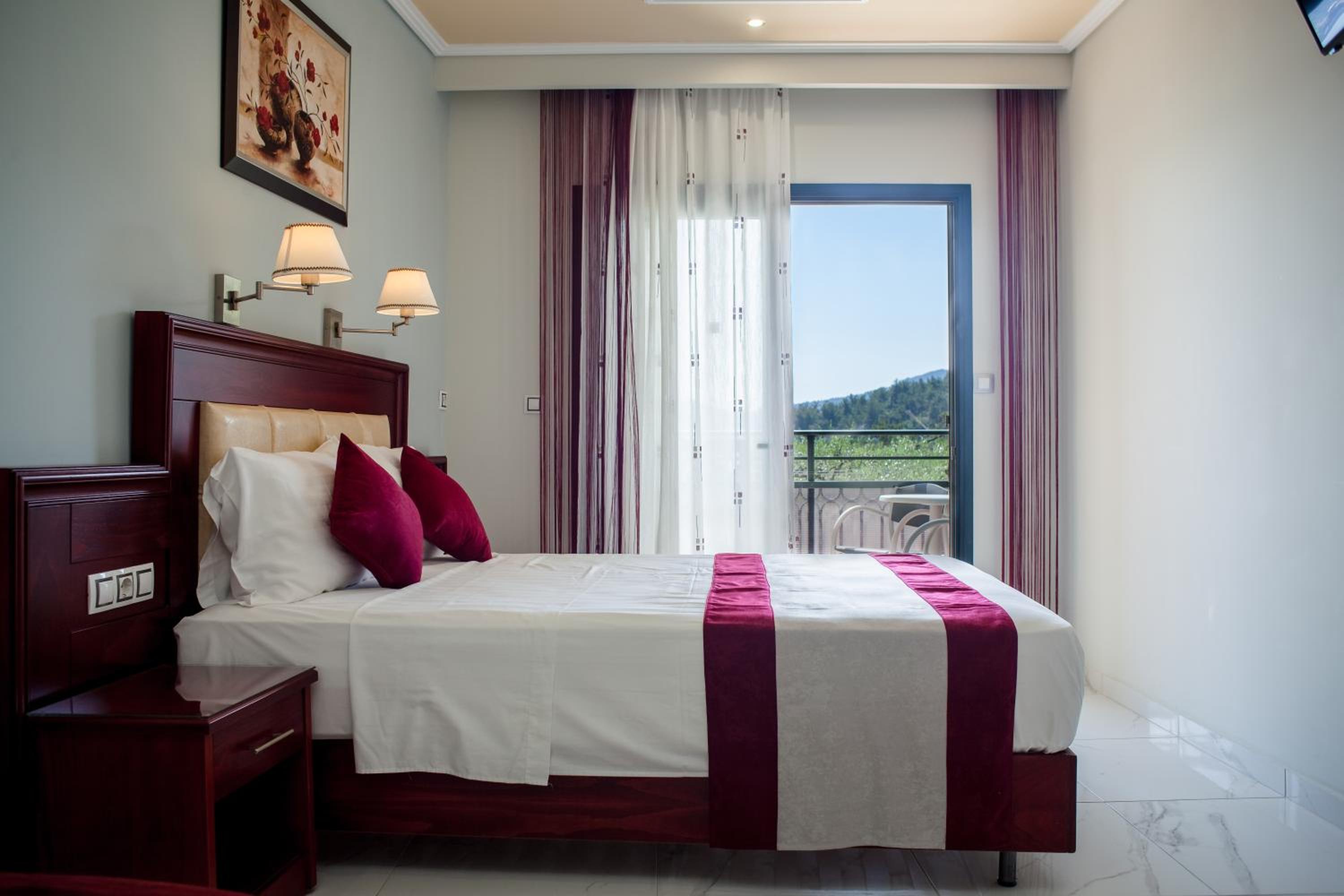 Double or Twin Room with Partial Sea View