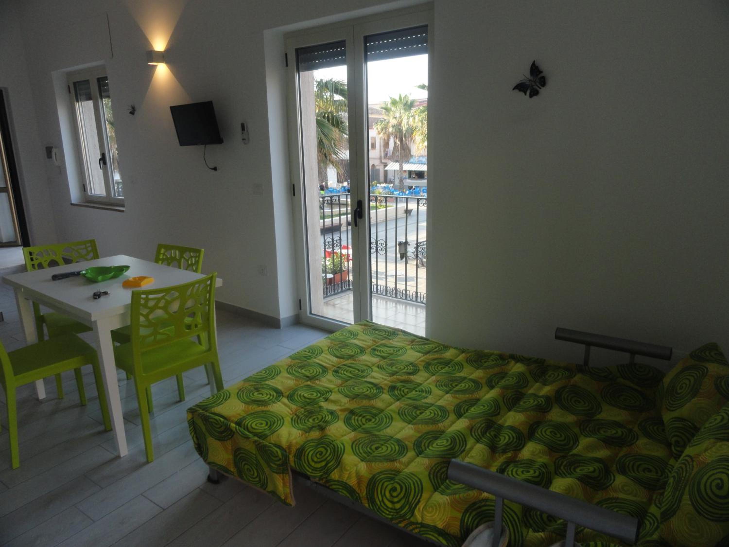 One-Bedroom House photo 1