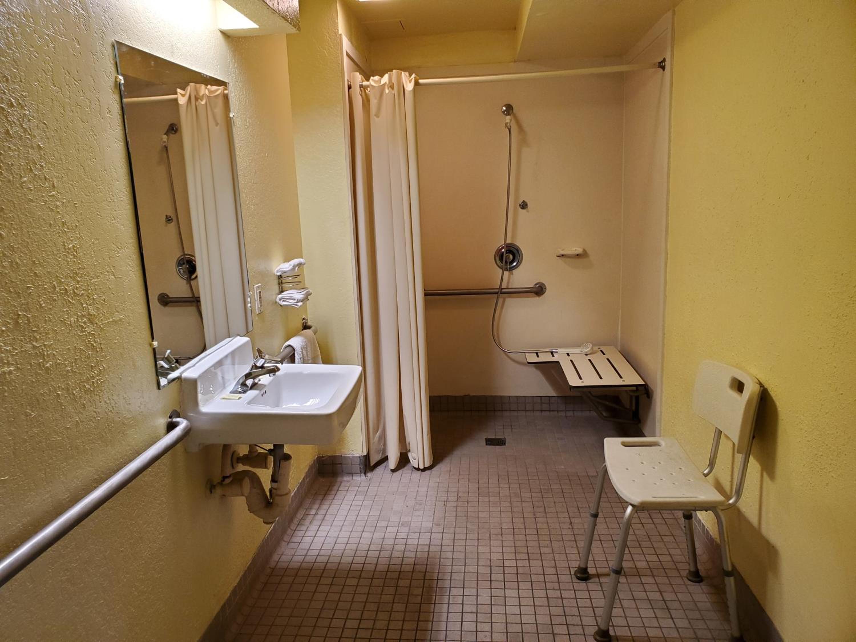 Single Room - Disability Access photo 3