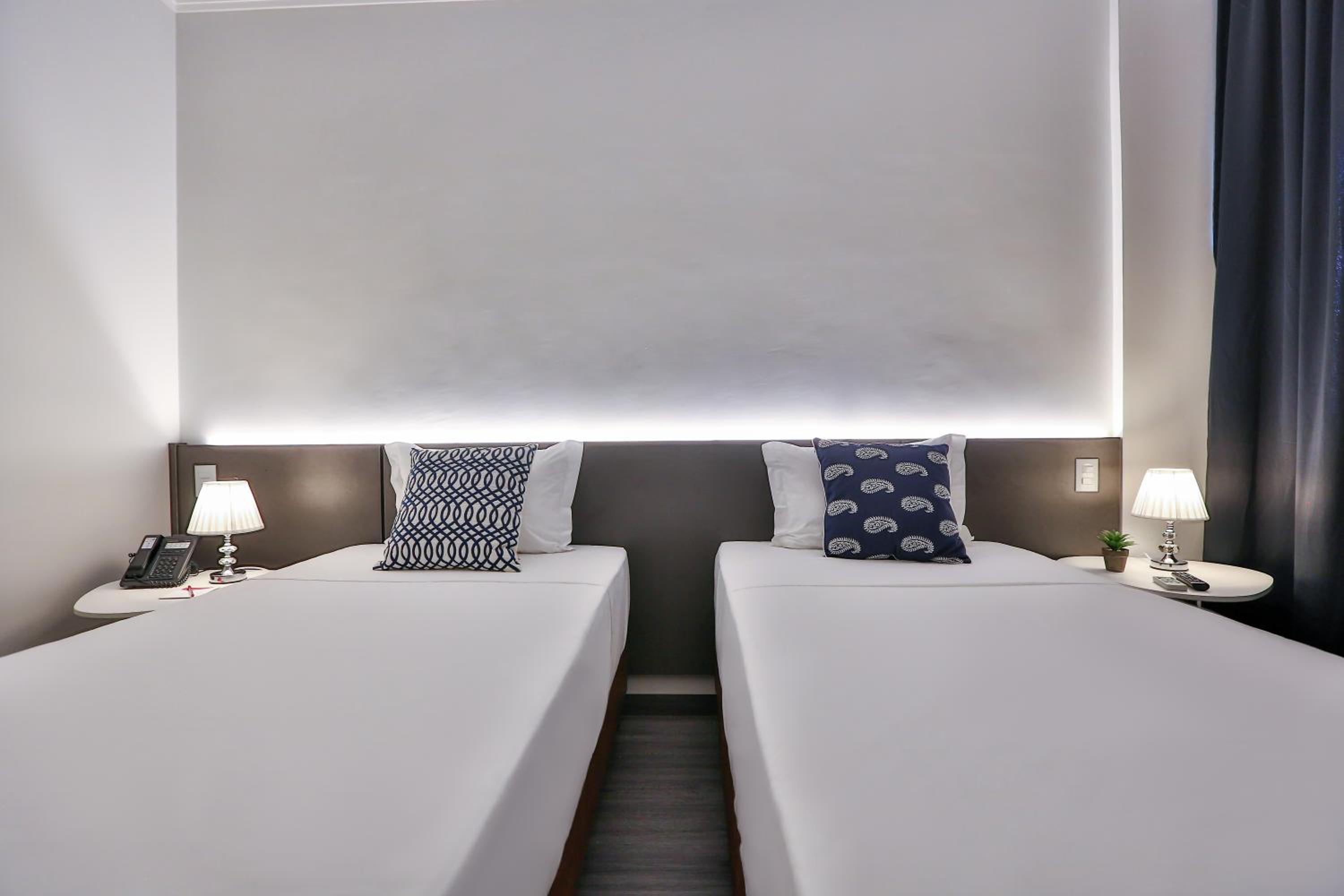 Standard Twin Room - Photo 3