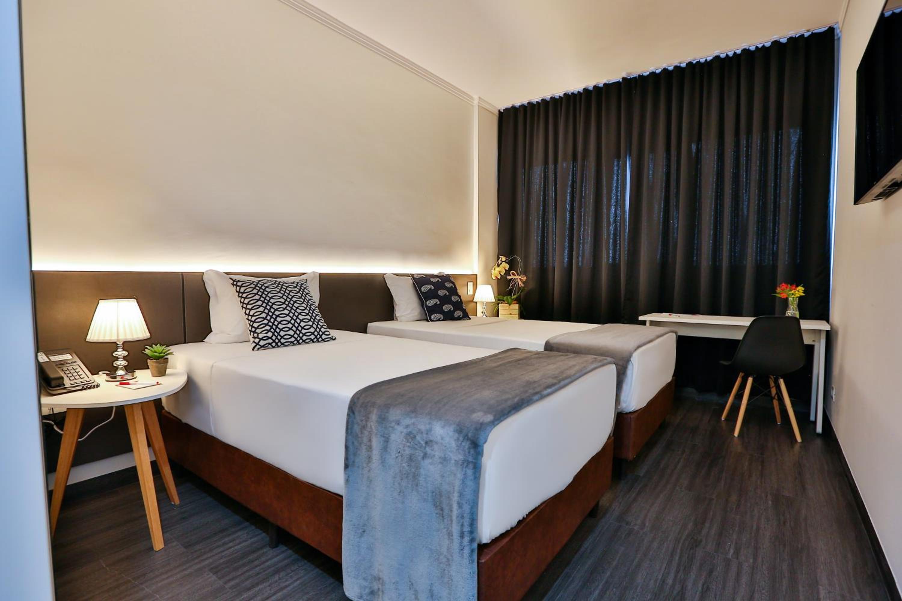 Standard Twin Room - Photo 4