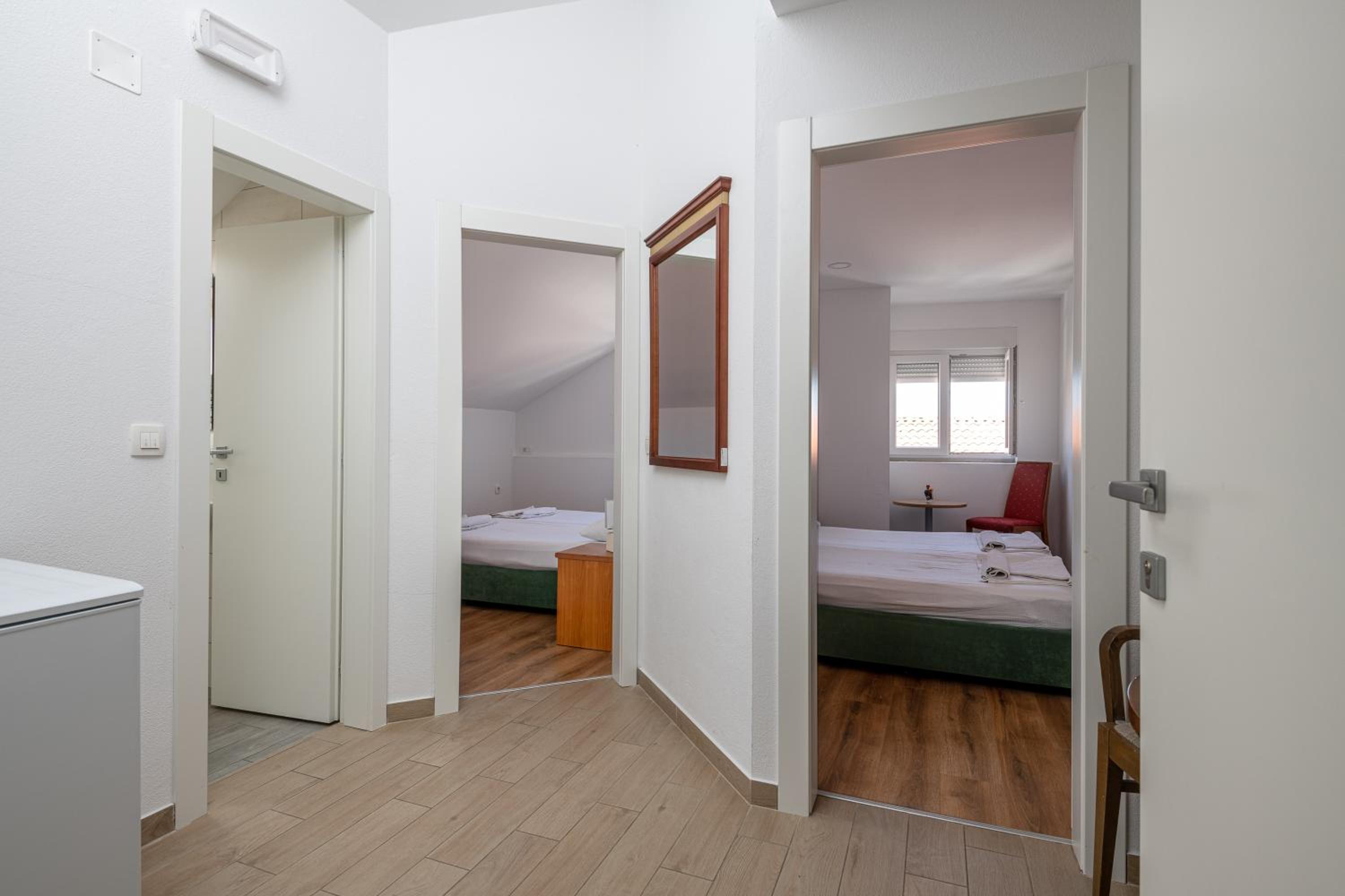 Quadruple Room - Photo 5