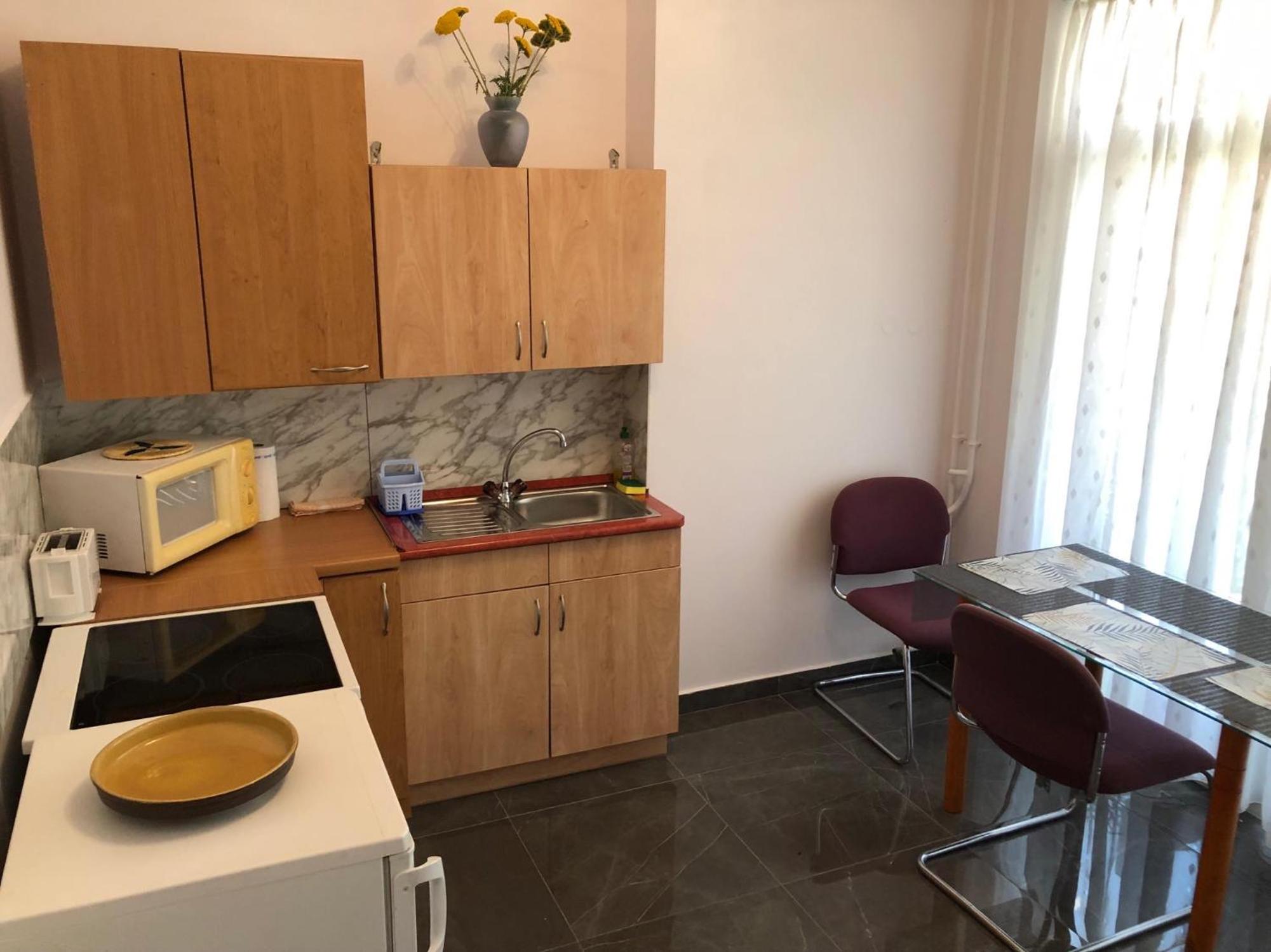 One-Bedroom Apartment photo 2