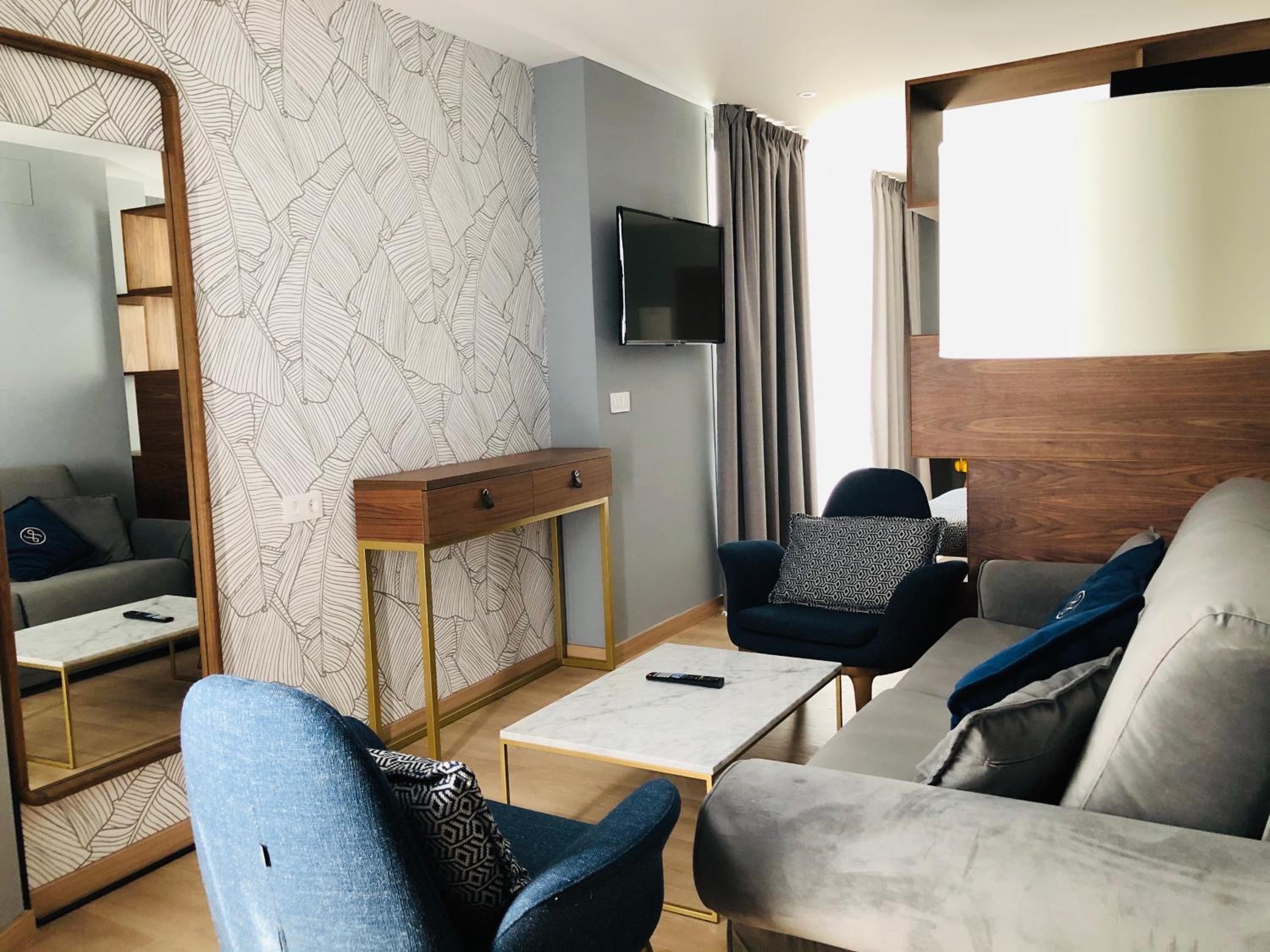 Suite - Photo 7