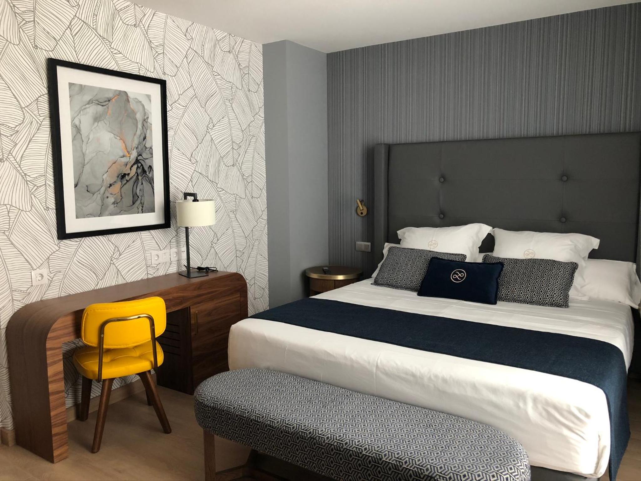 Double Room with Terrace thumbnail 6