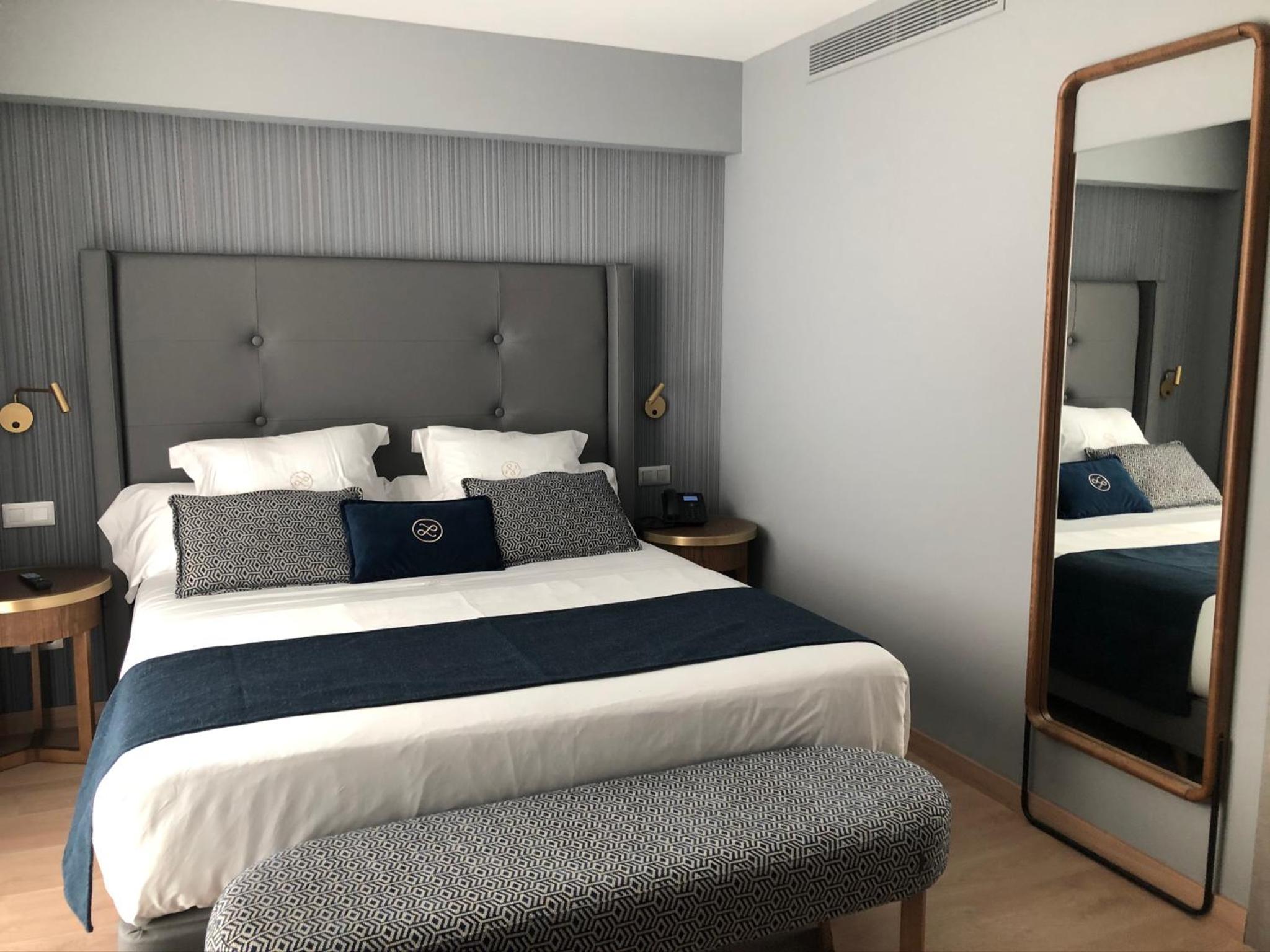 Double Room with Terrace thumbnail 5