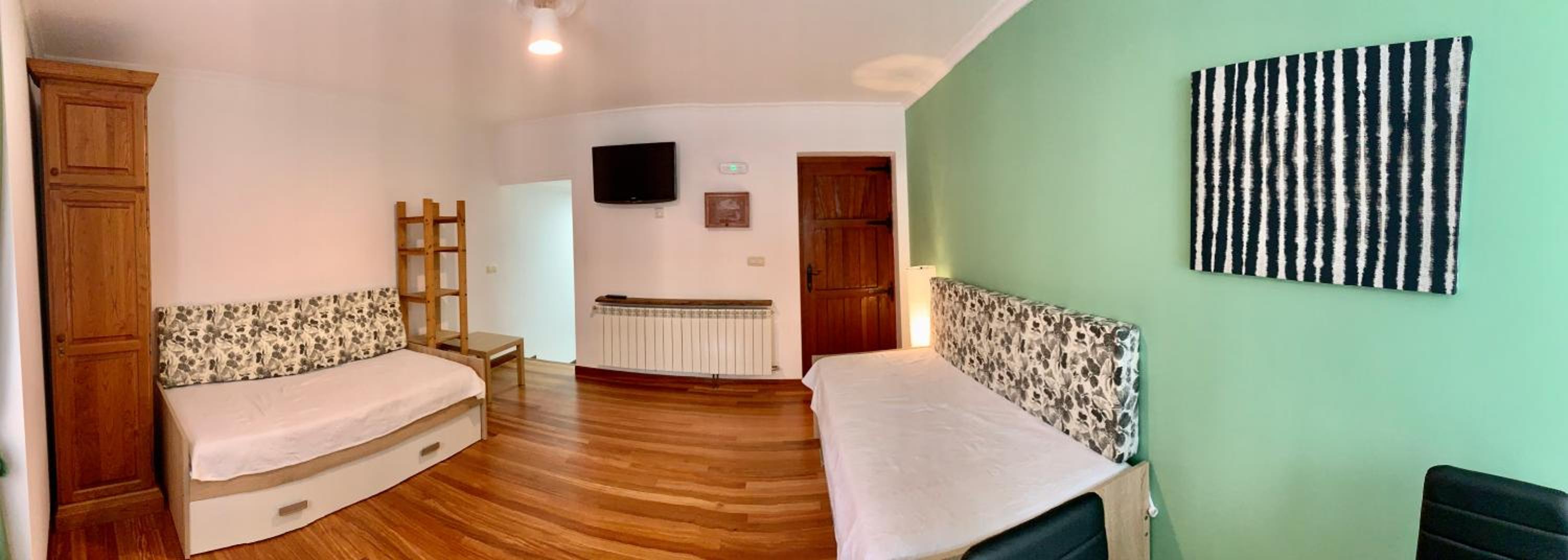 One-Bedroom Apartment photo 2