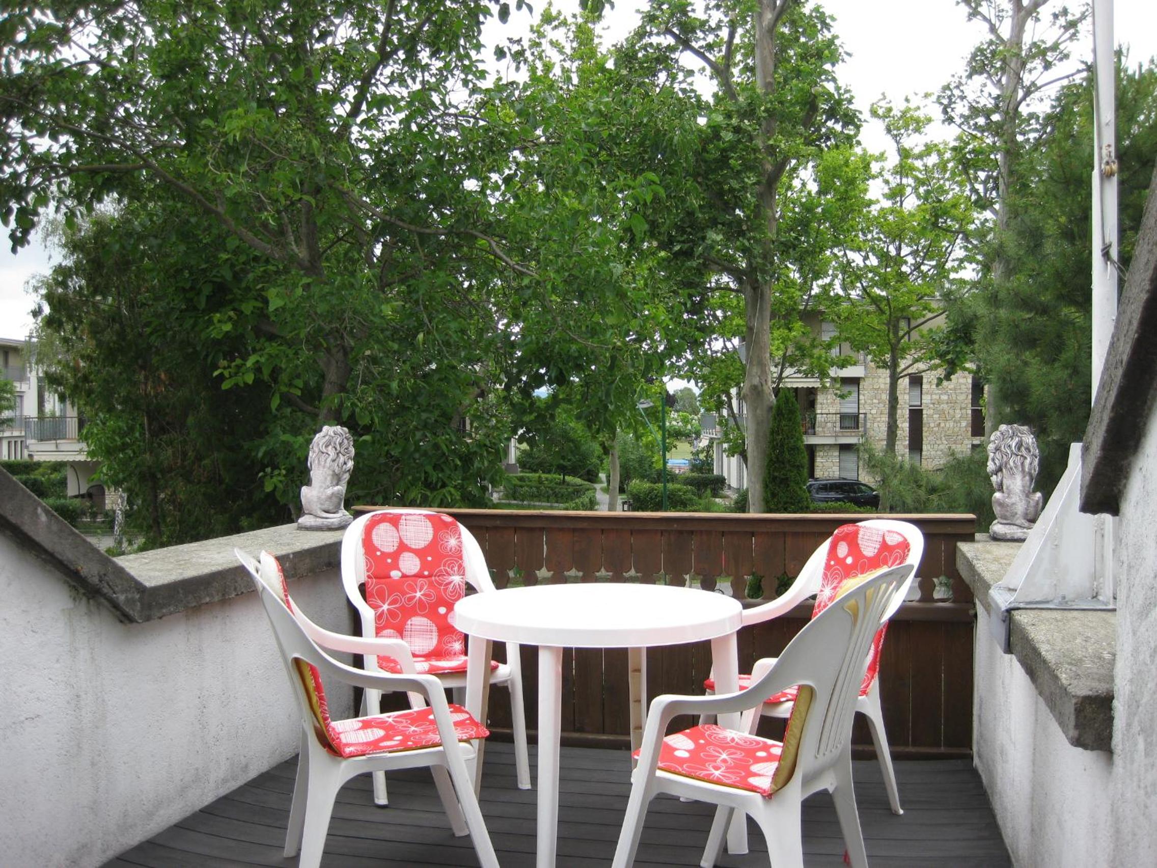 Apartment with Balcony photo 3