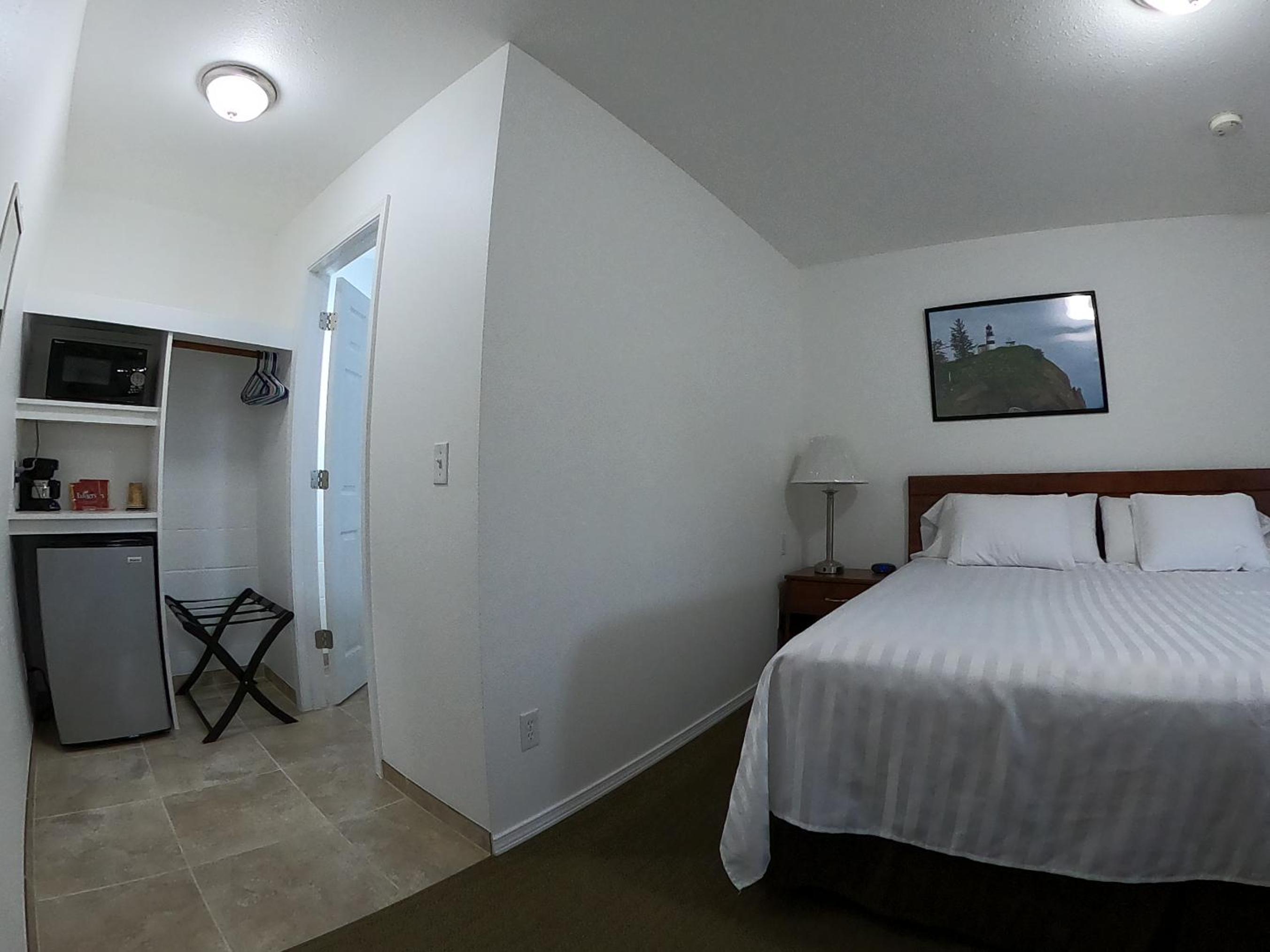 Queen Room photo 1