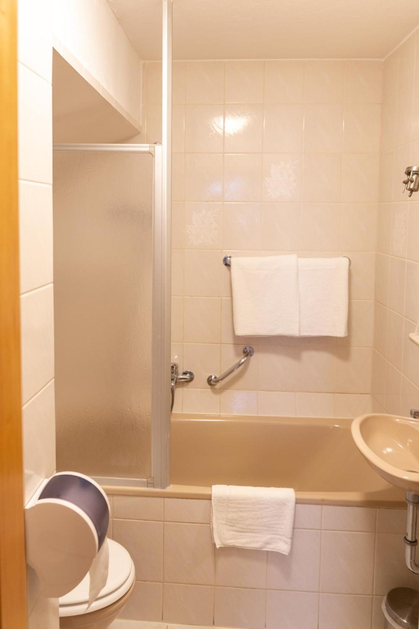 Small Double Room - Photo 14