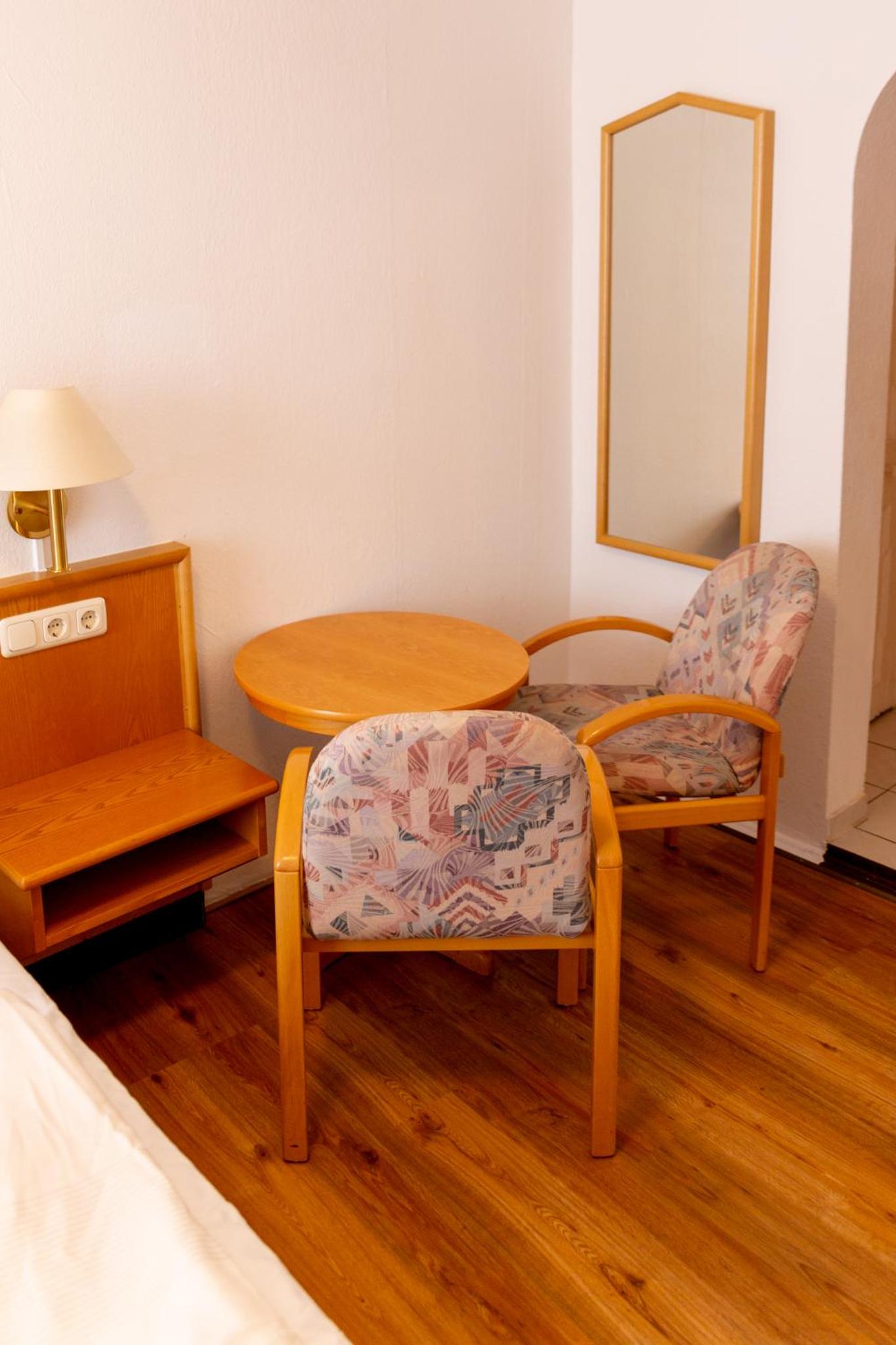 Small Double Room - Photo 2