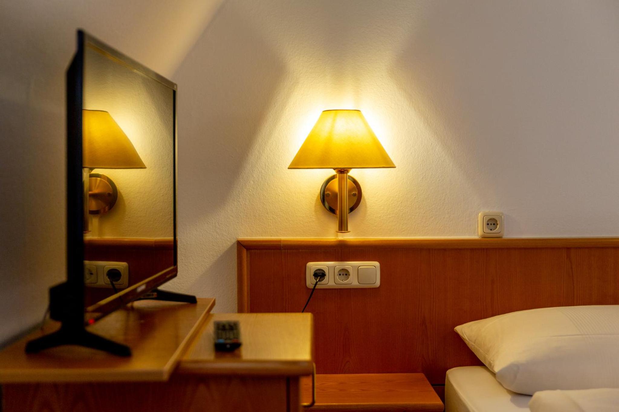 Small Double Room - Photo 8