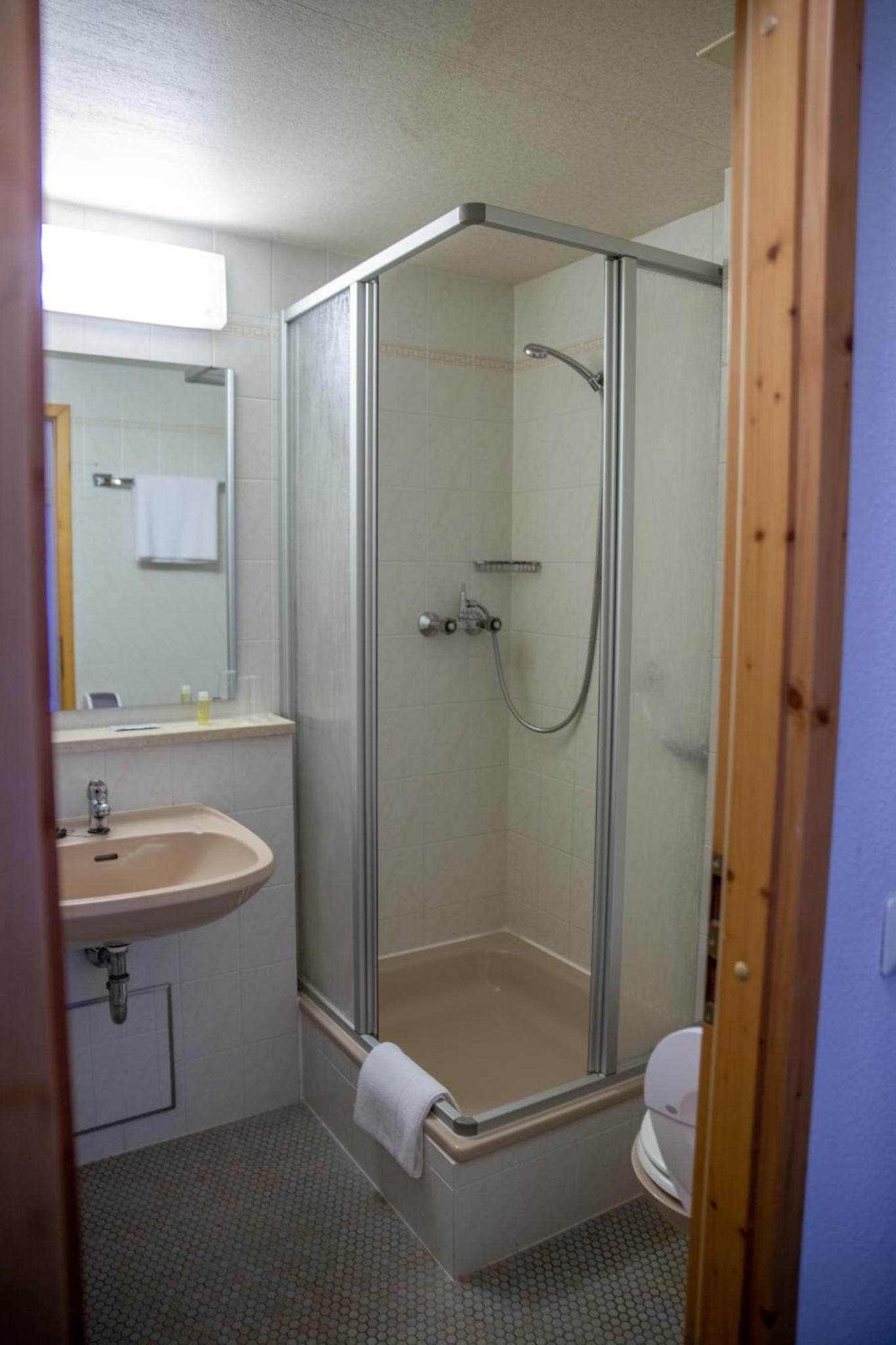 Standard Double Room - Photo 7