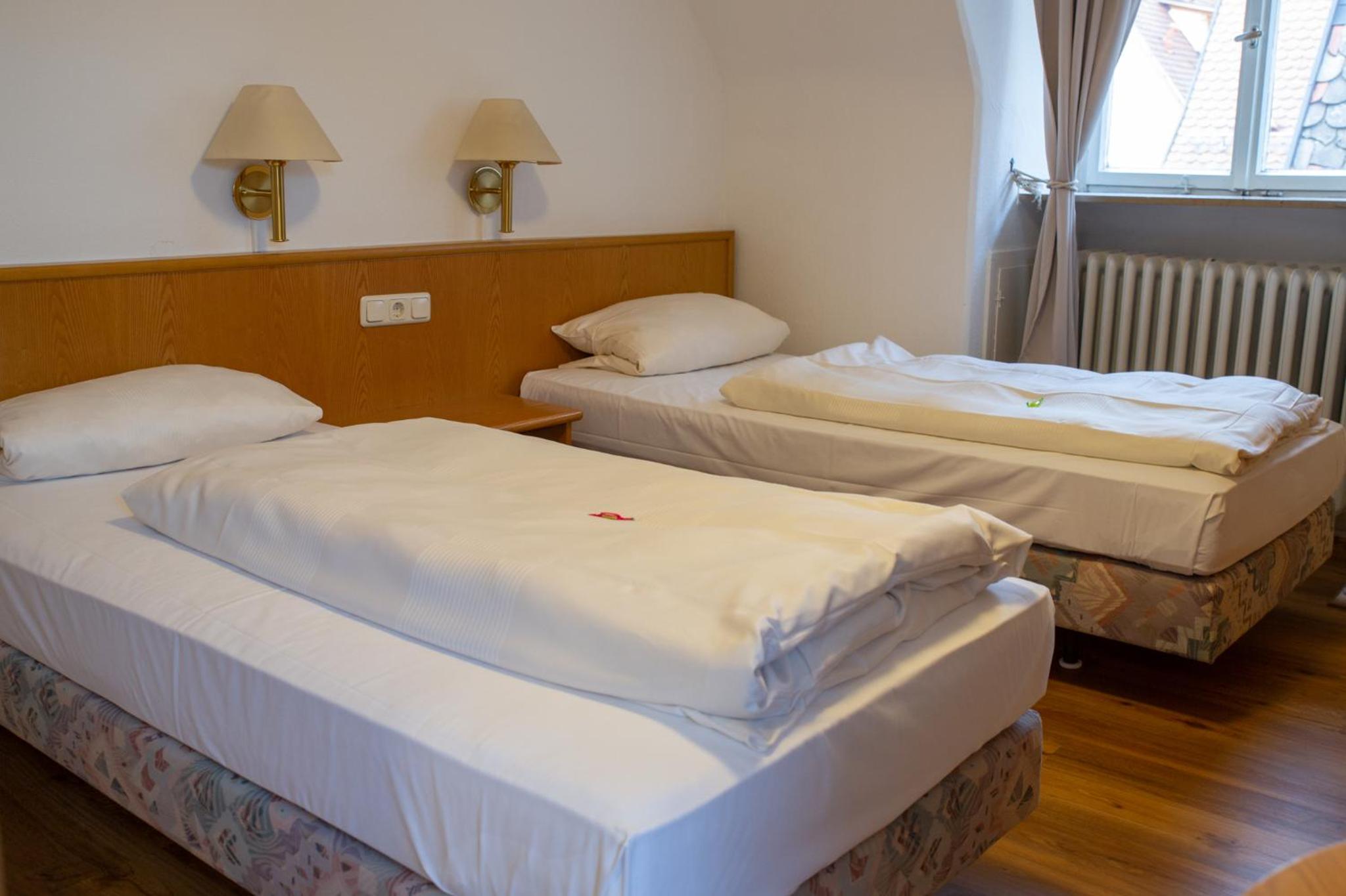 Twin Room - Photo 2