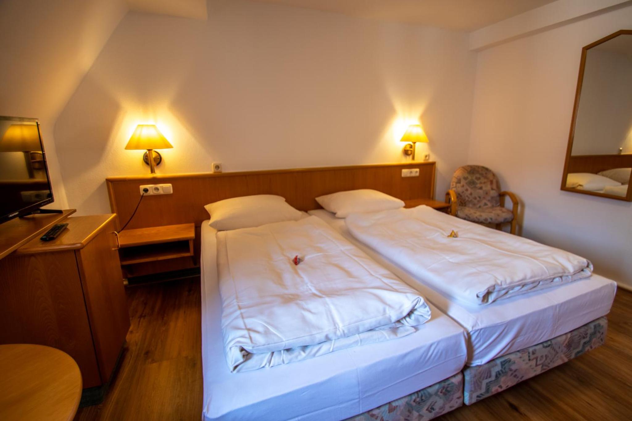 Small Double Room - Photo 1