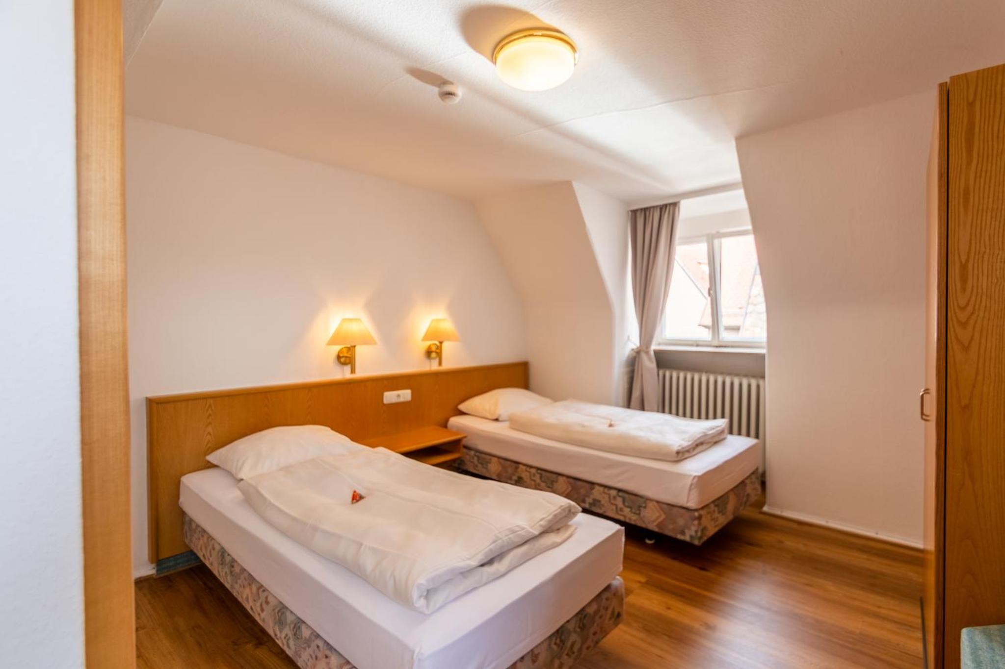 Twin Room - Photo 8
