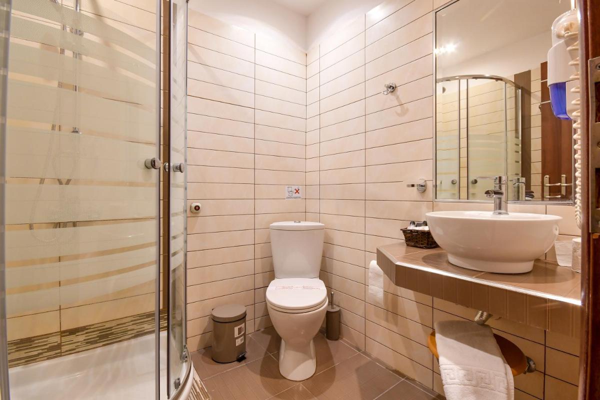 Standard Double or Twin Room - Photo 10