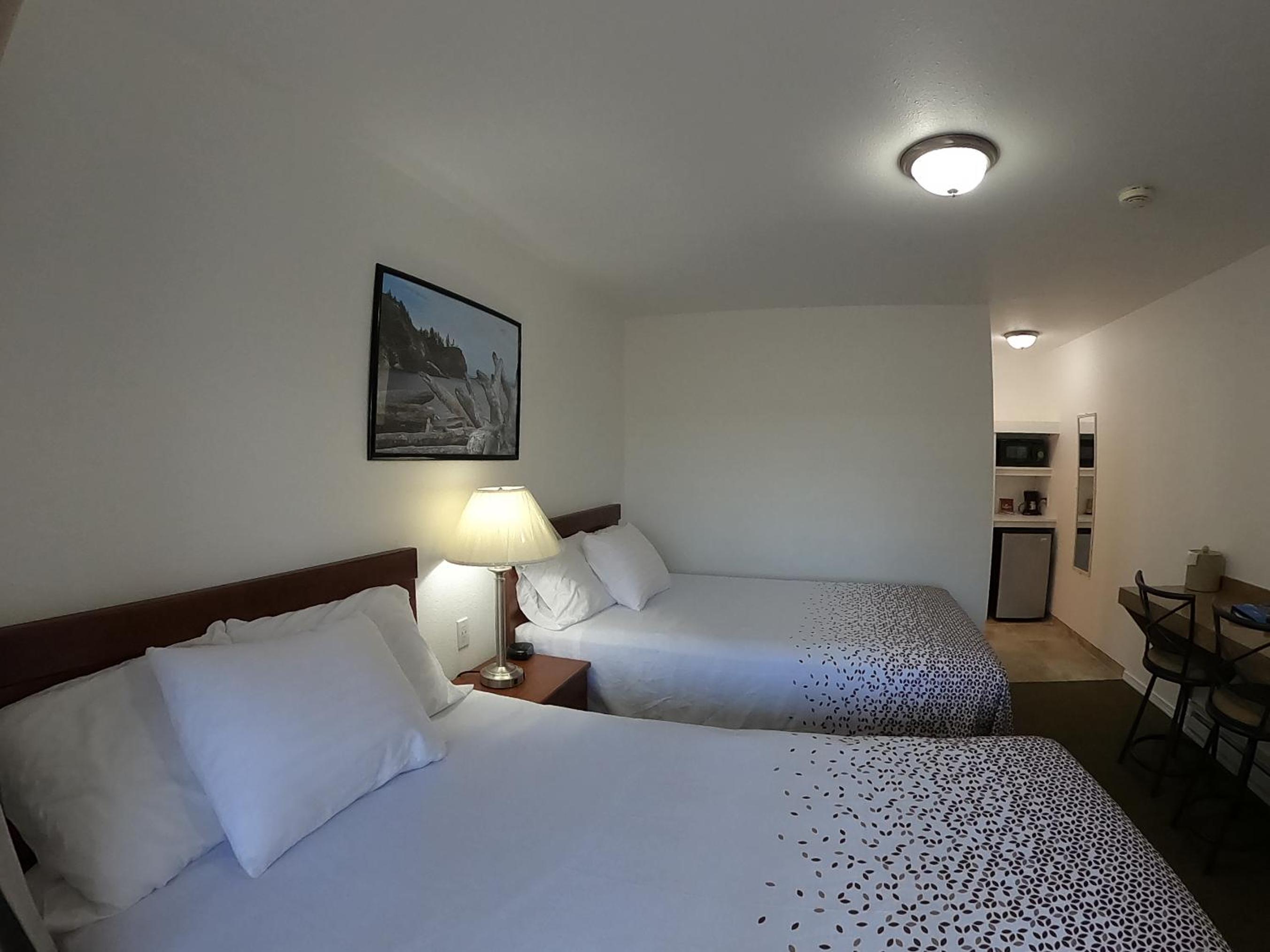 Double Room with Two Double Beds photo 3