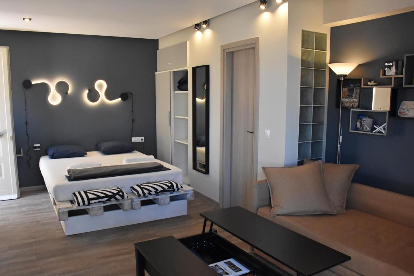 One-Bedroom Apartment photo 1