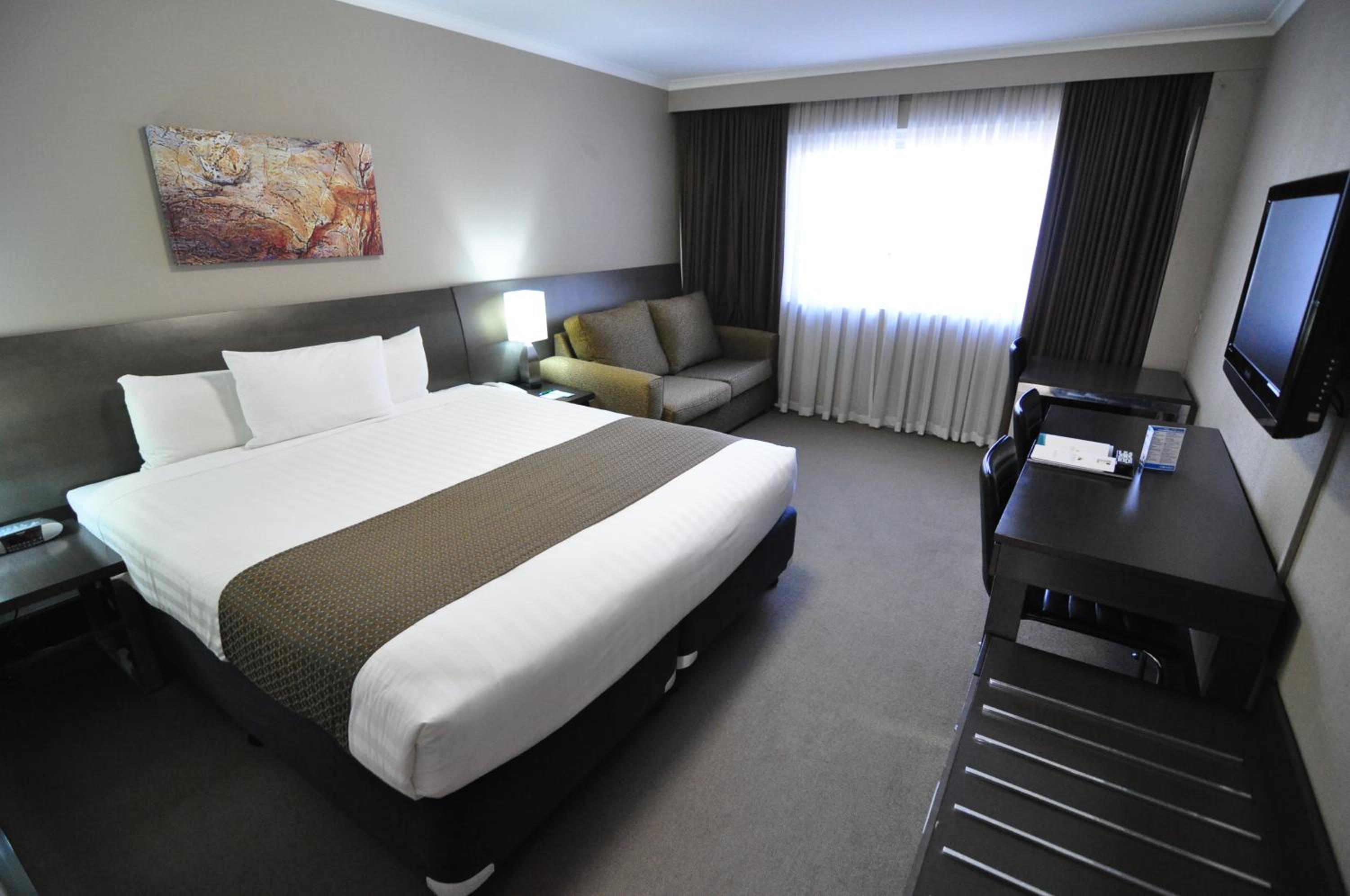 Atrium King Room - Photo 6