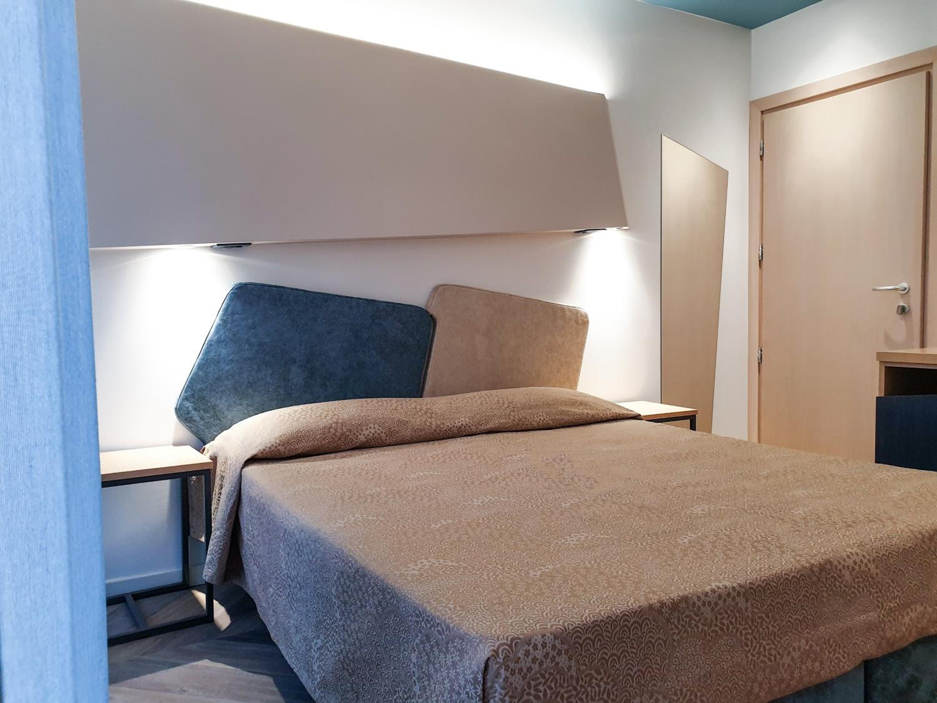 Economy Quadruple Room - Photo 10