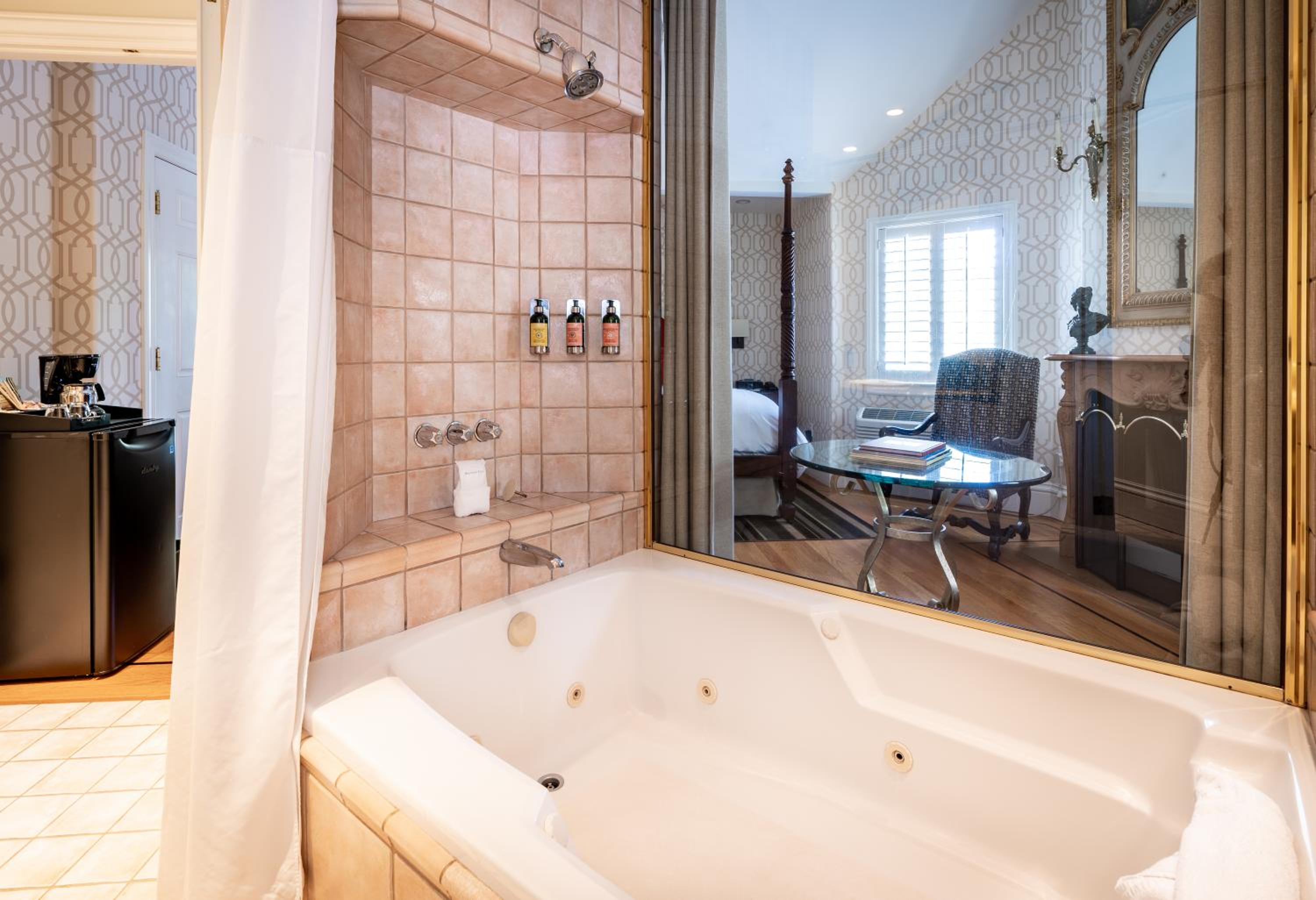 King Suite with Balcony, Spa Bath and Fireplace - Non-Smoking