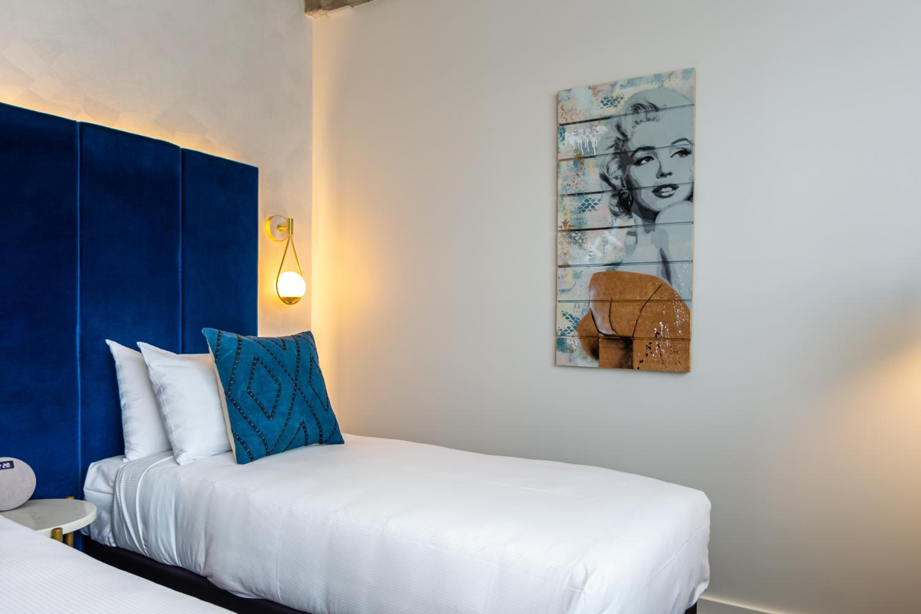 Twin Room - Photo 3