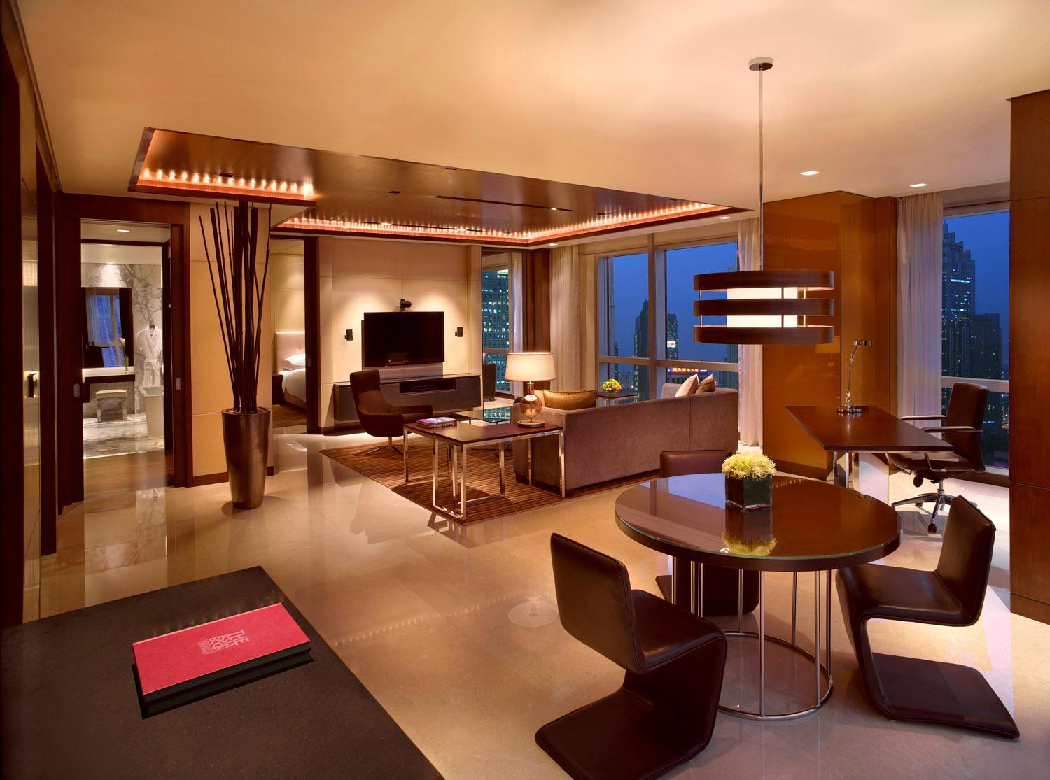 Premier King Suite - Photo 4