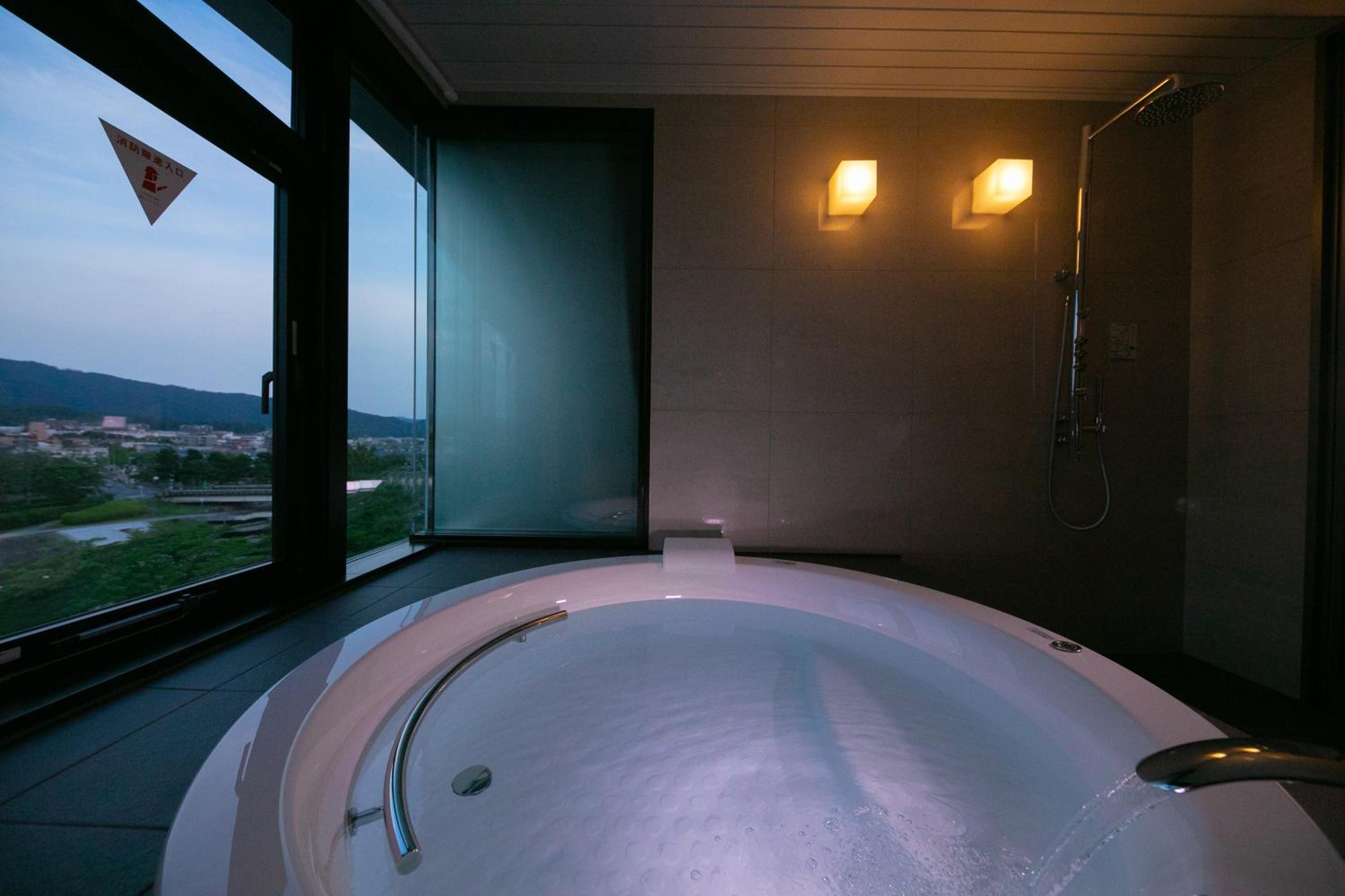 Deluxe Twin Room B