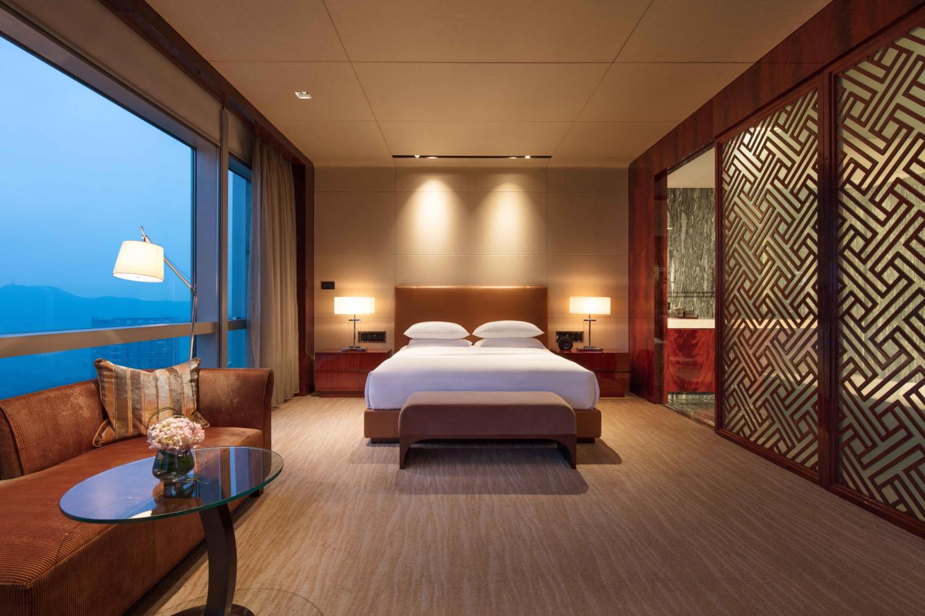 Deluxe King Room - Photo 3
