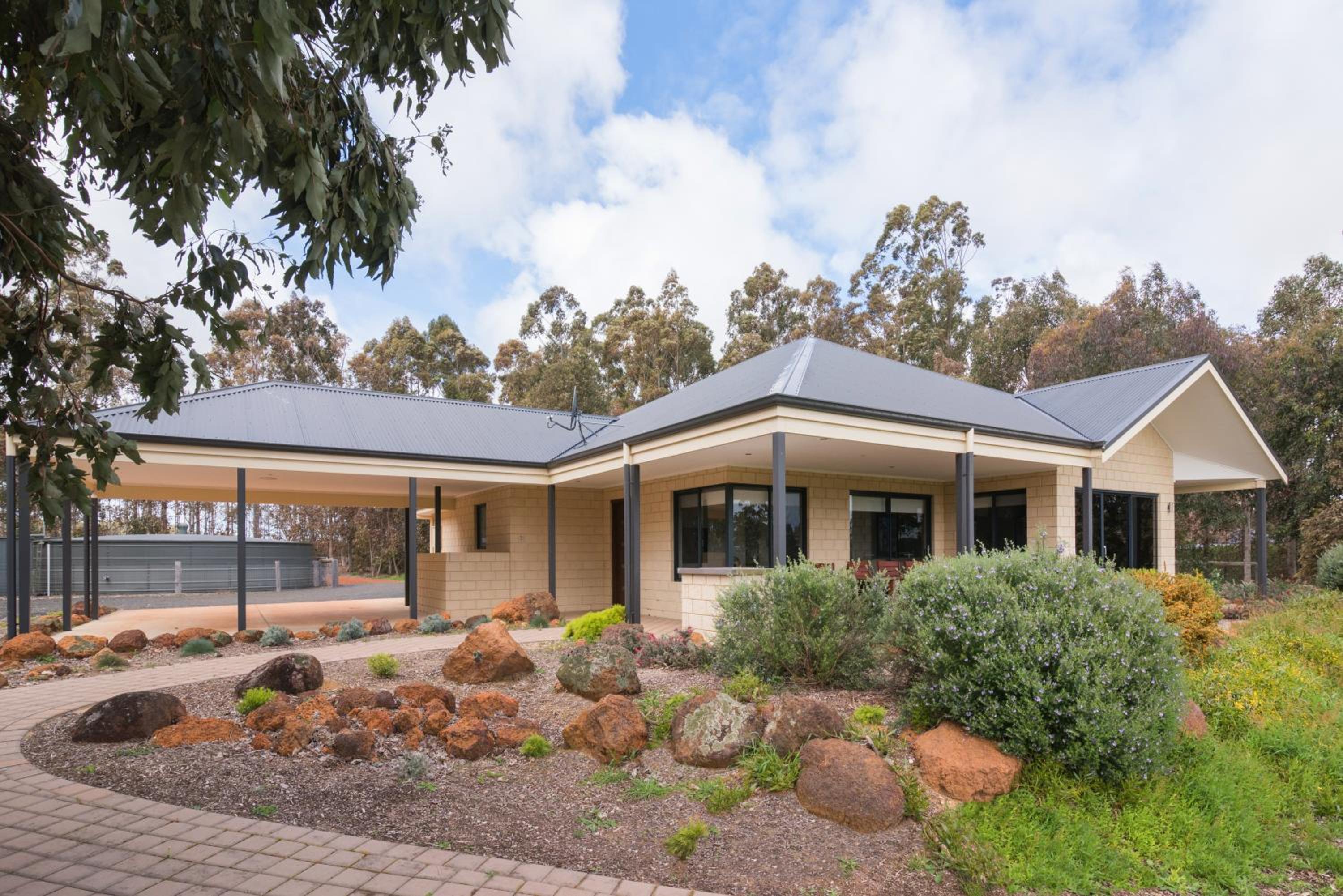 Wongin Three-Bedroom Chalet - Disability Access photo 2
