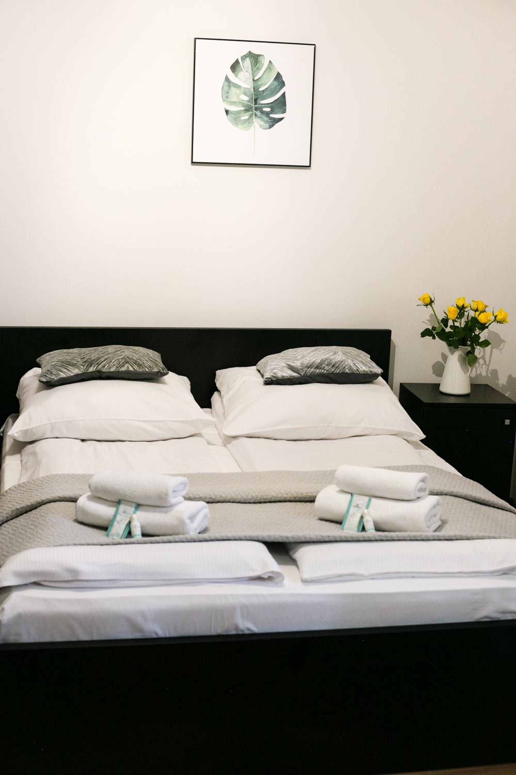 Large Double or Twin Room - Photo 4