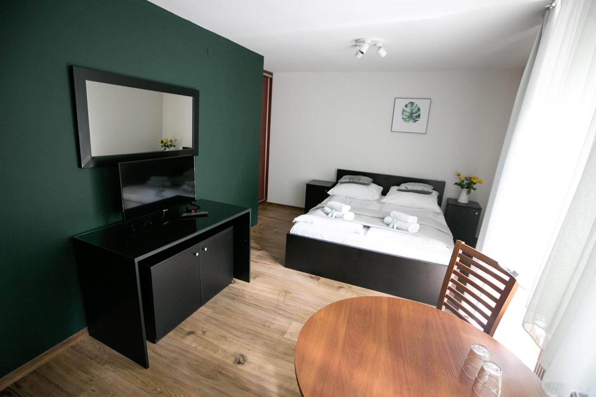 Large Double or Twin Room - Photo 2