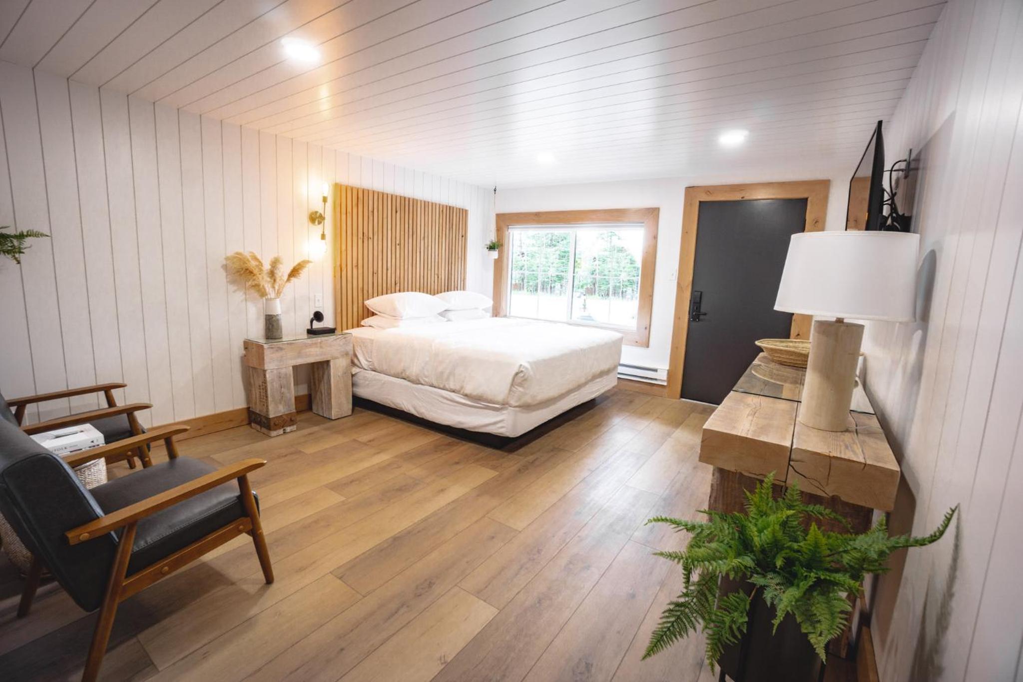 Deluxe King Room - Photo 6