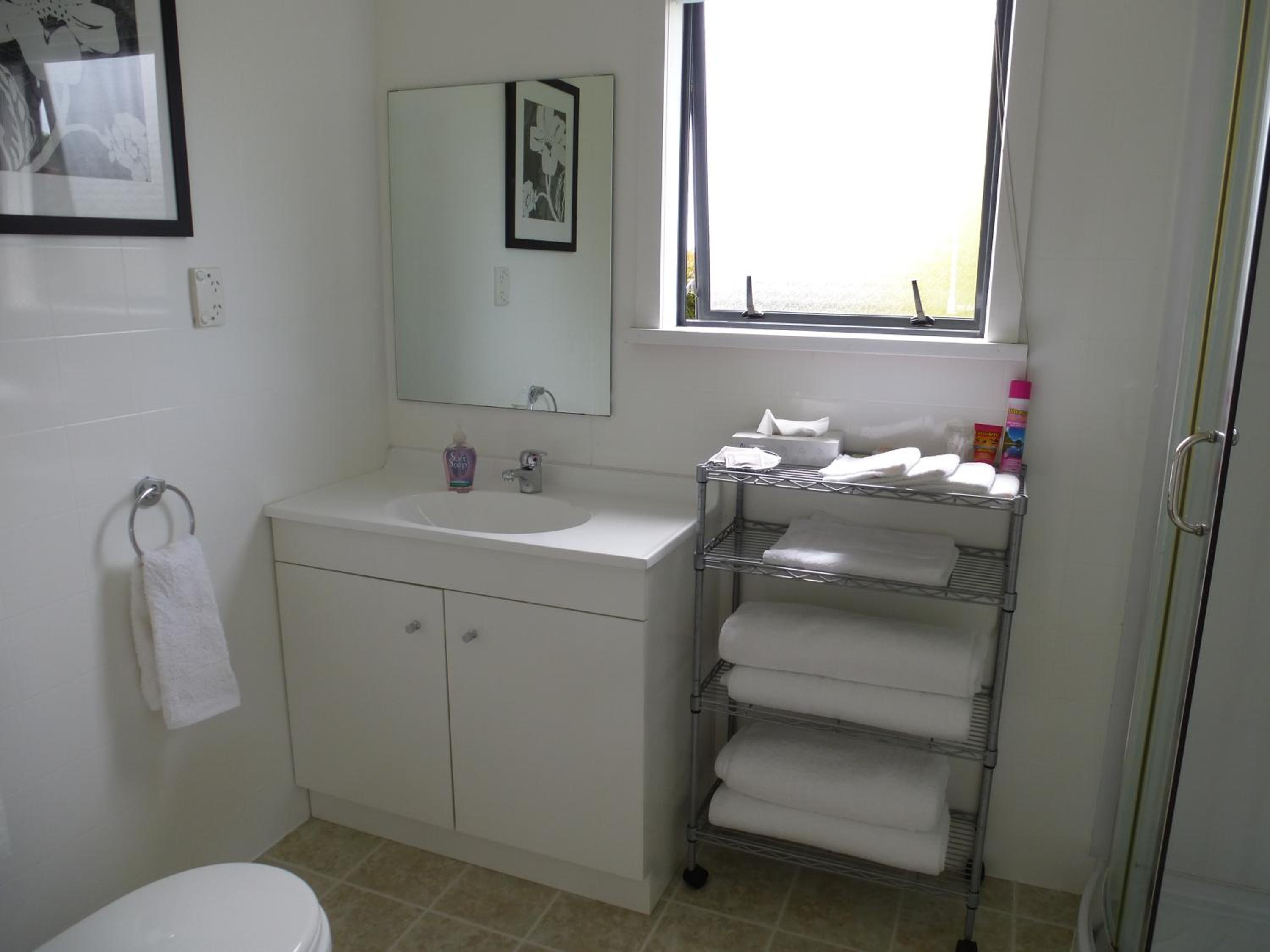Two-Bedroom House - Photo 8